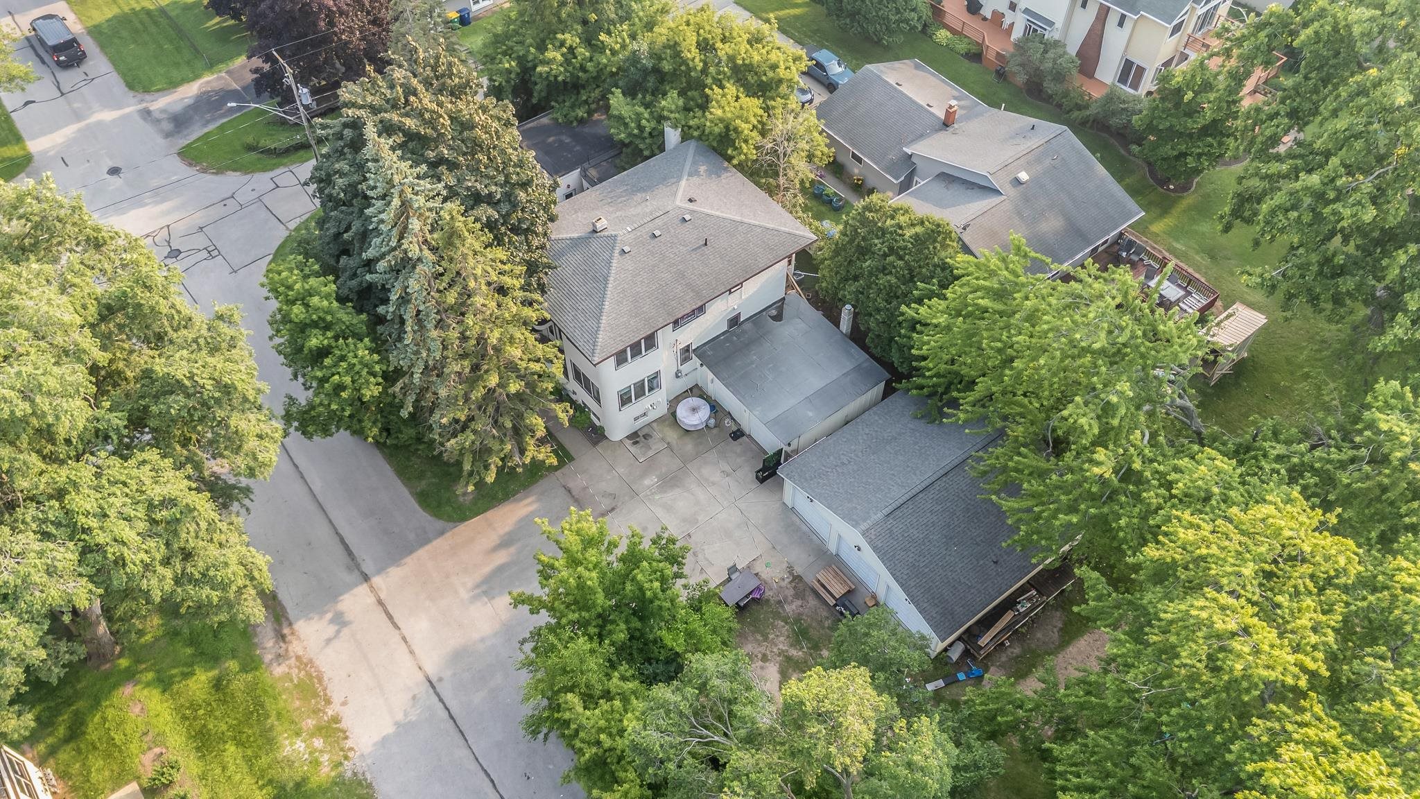 2161 LAKESIDE Place