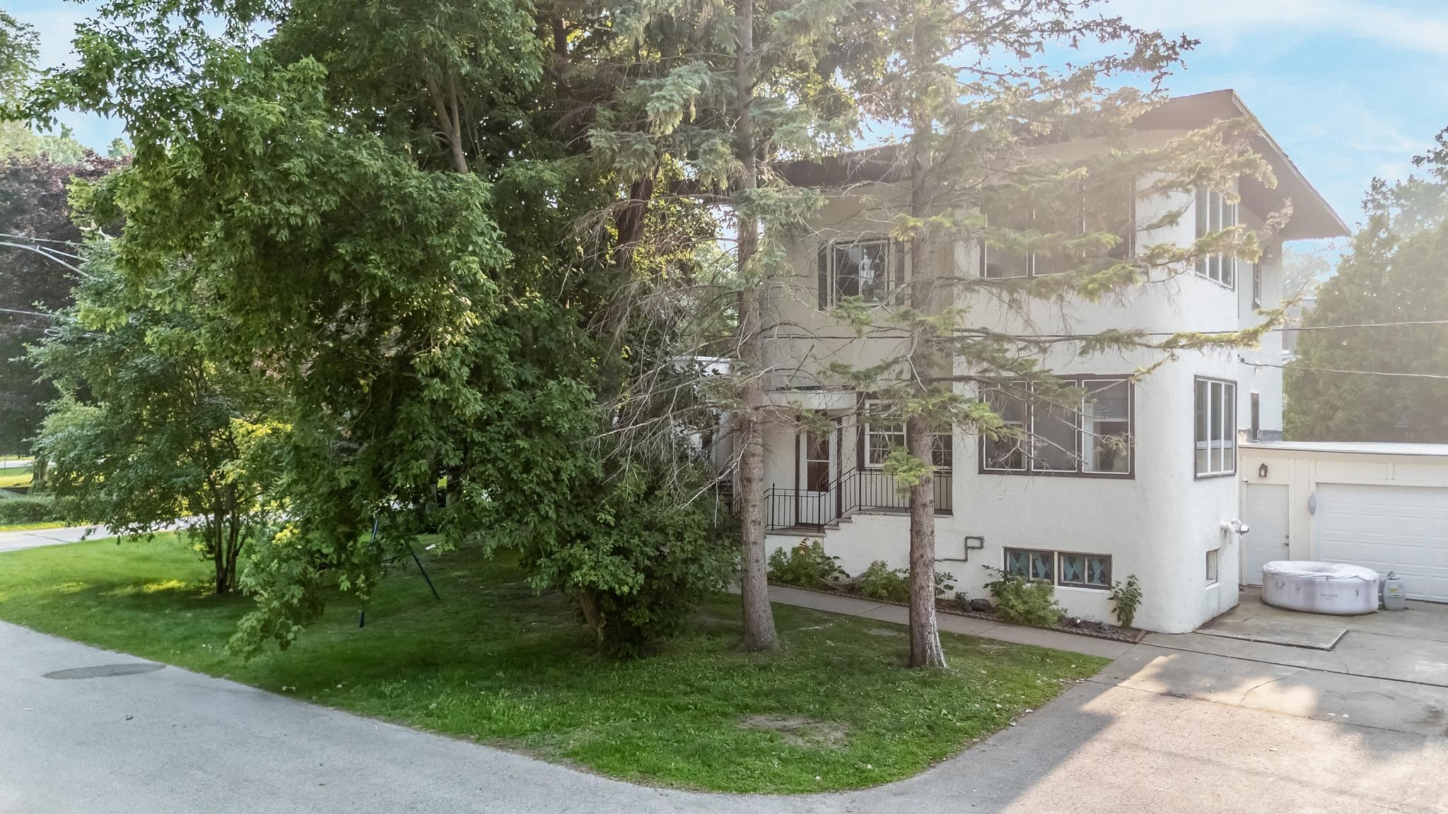 2161 LAKESIDE Place
