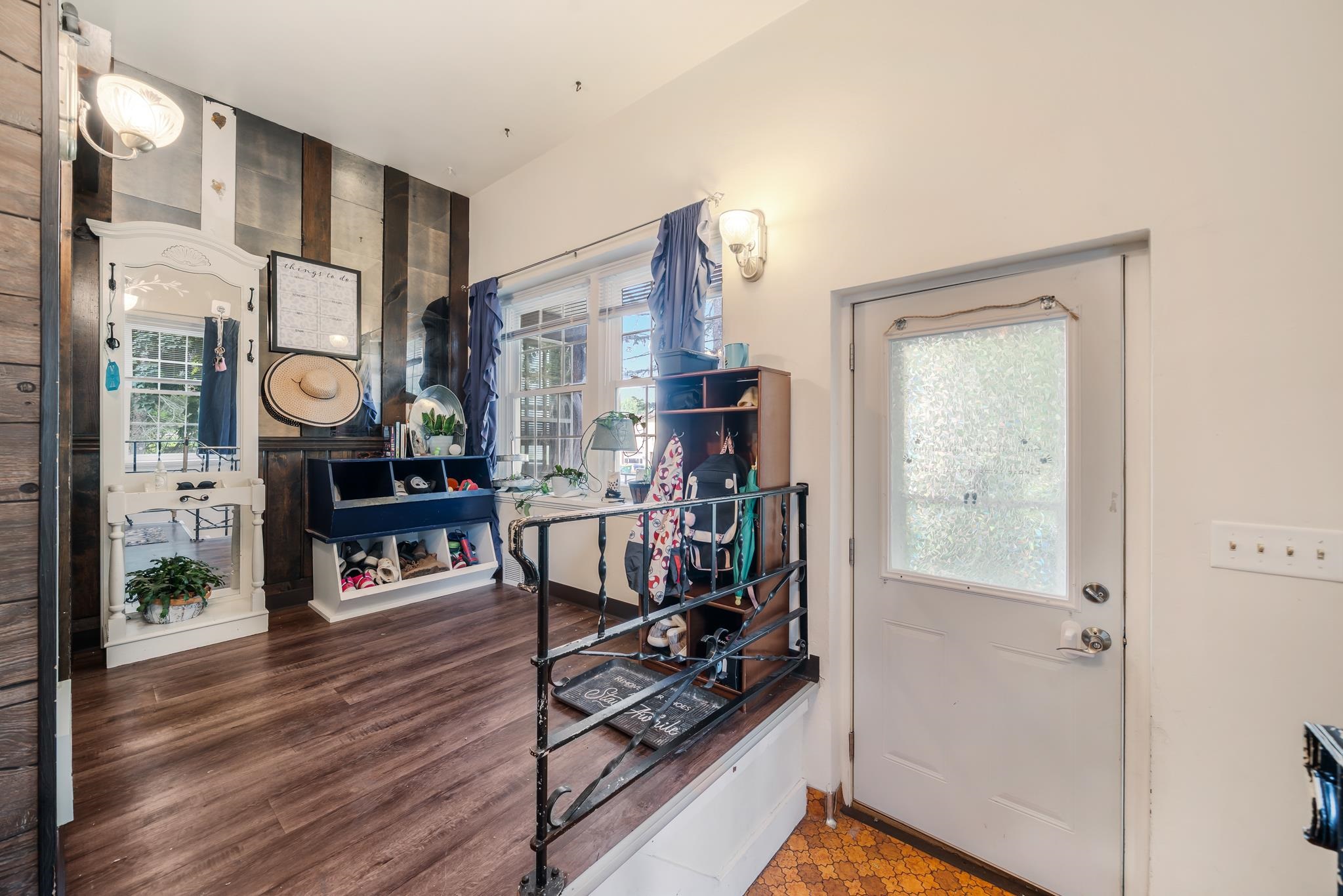 2161 LAKESIDE Place