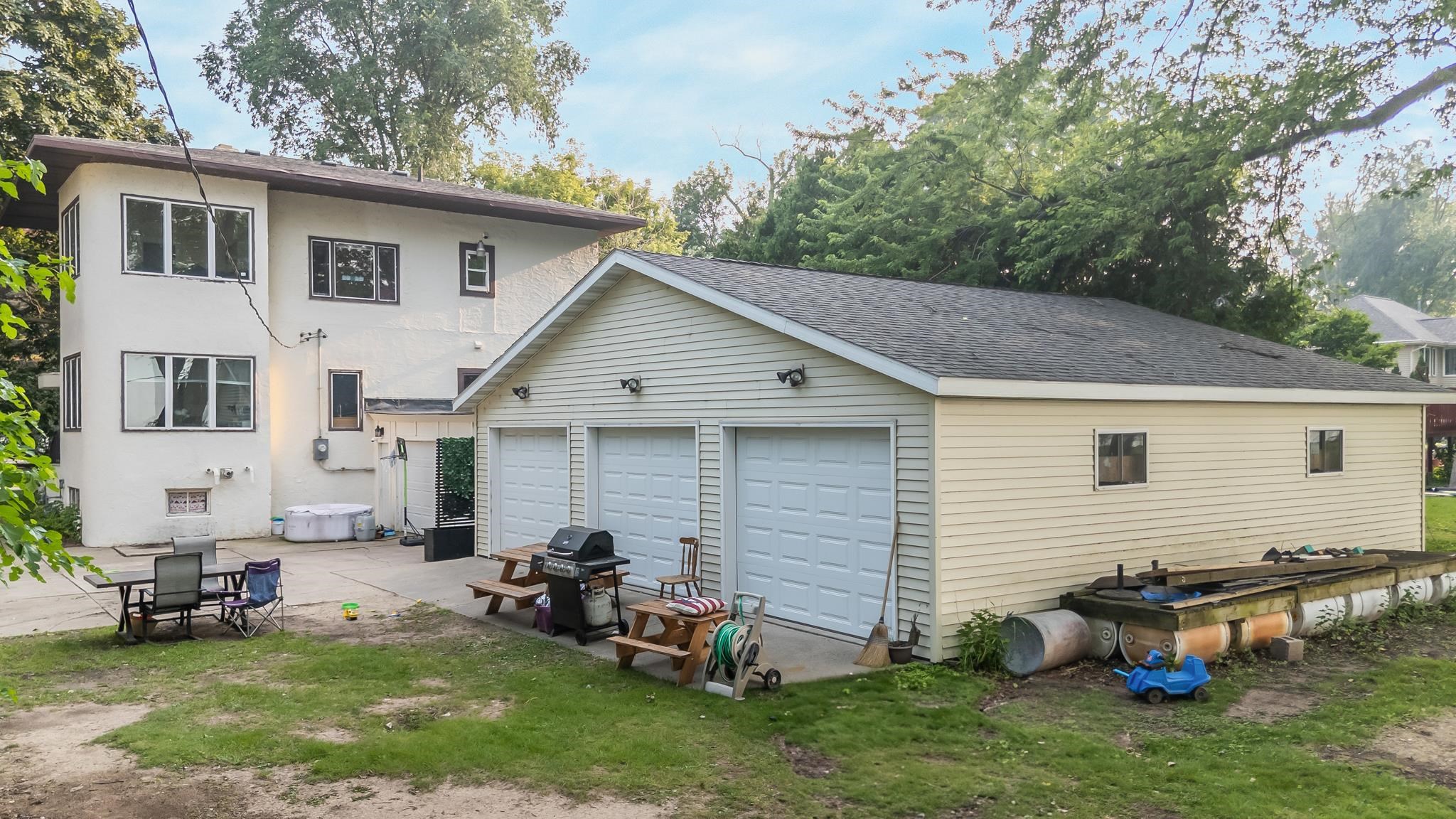 2161 LAKESIDE Place