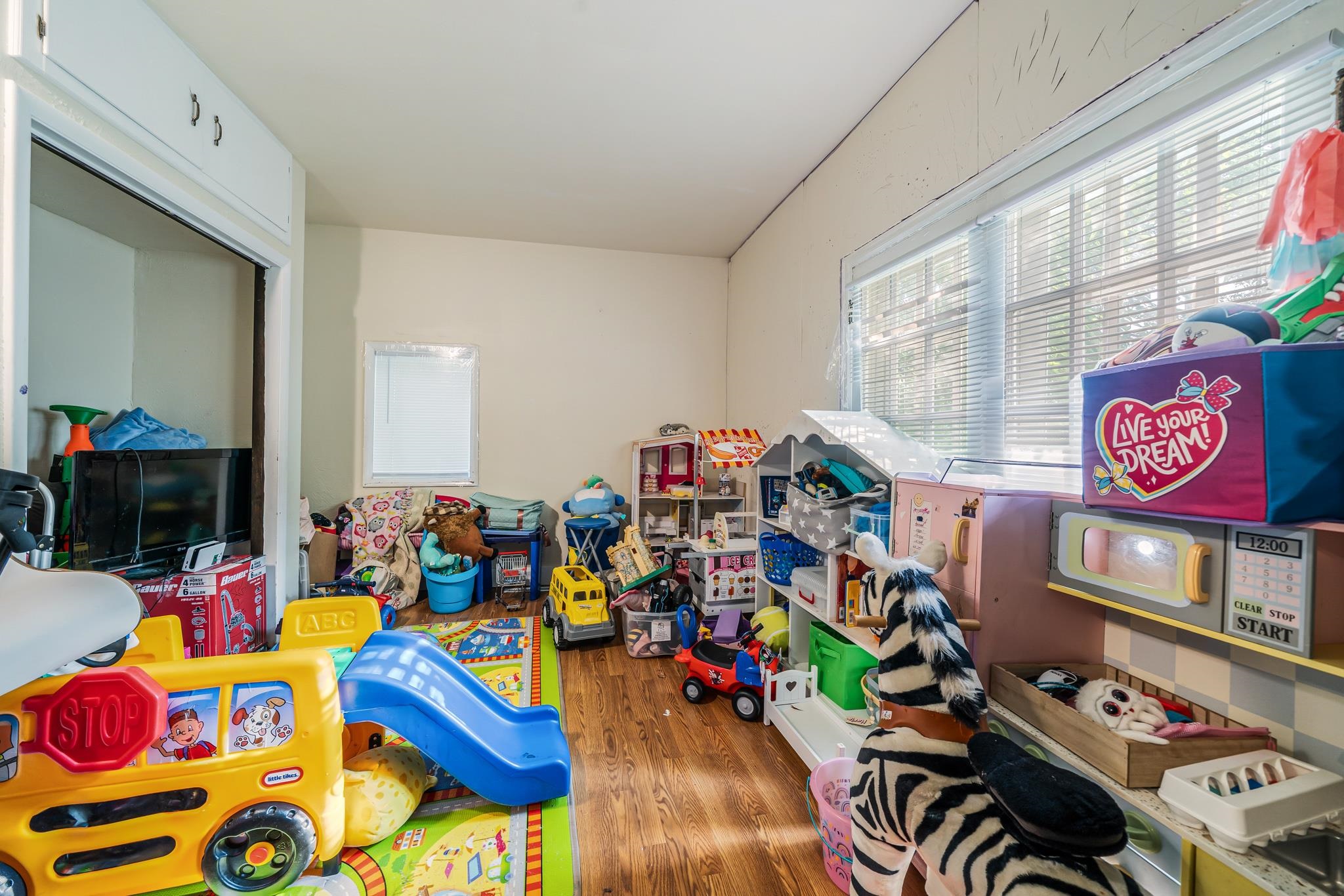 2161 LAKESIDE Place