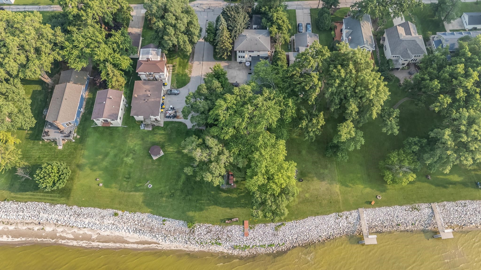 2161 LAKESIDE Place