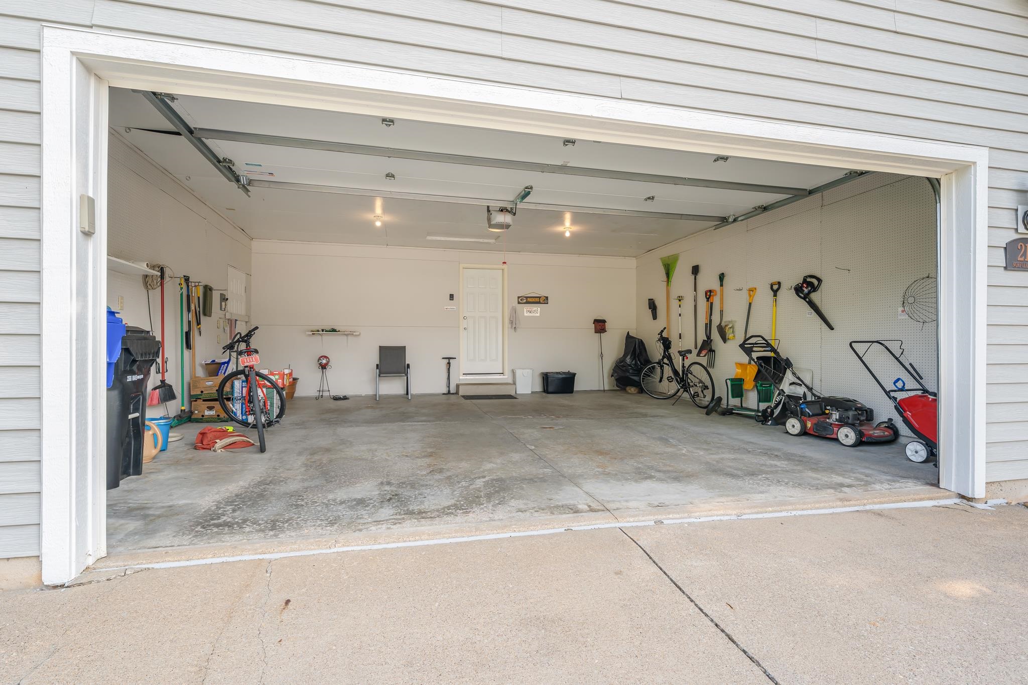 212 E NORFOLK Place