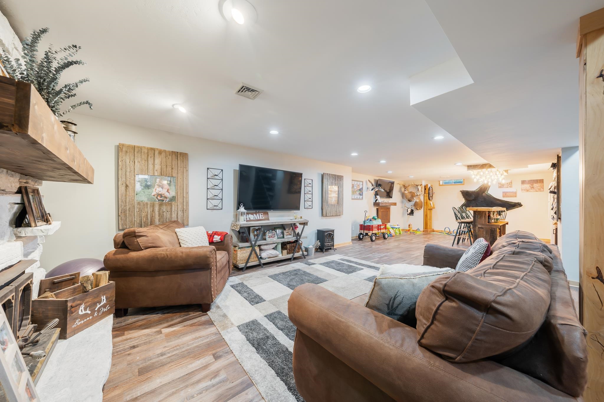 2512 S ERIC Drive