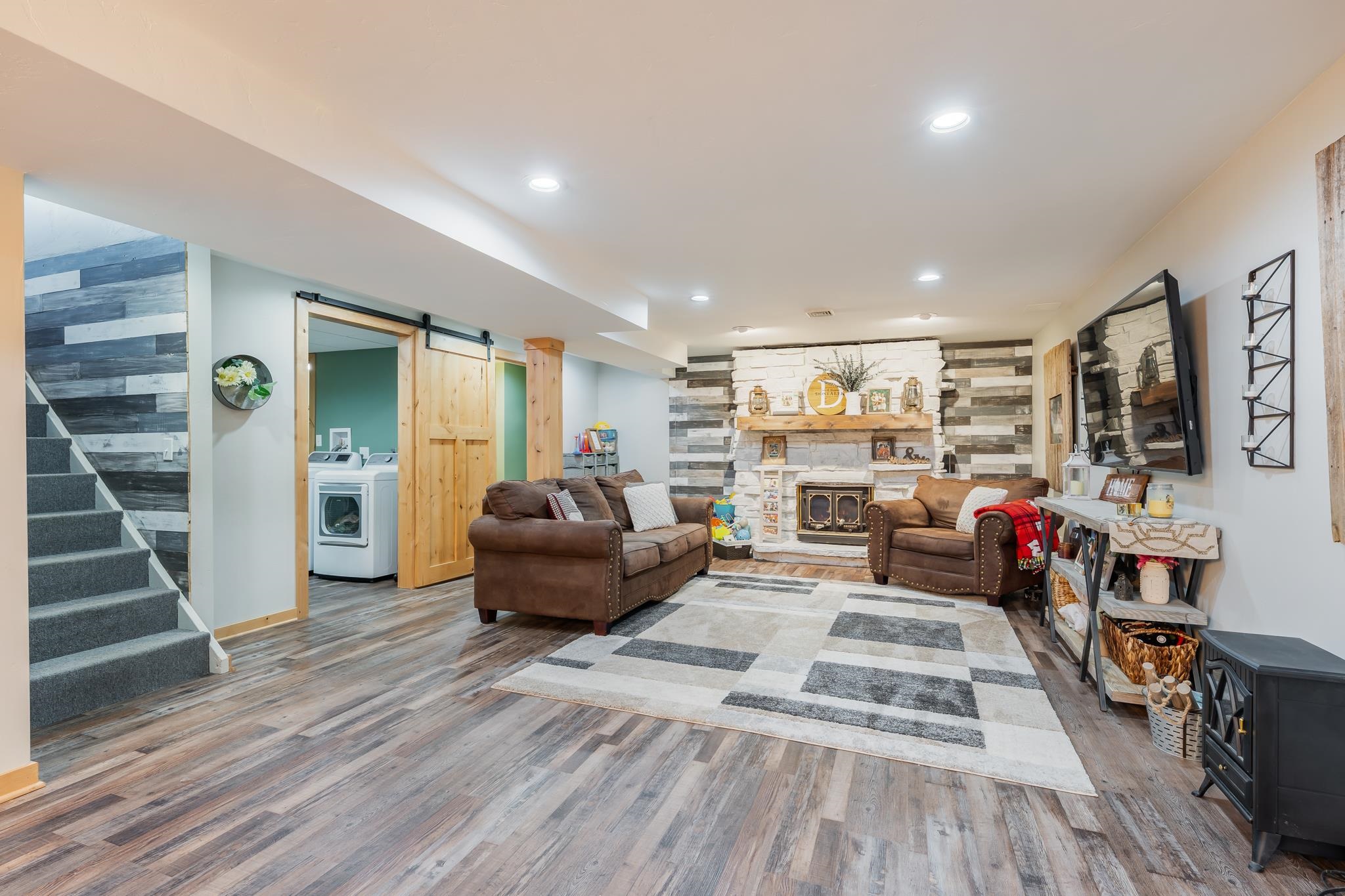 2512 S ERIC Drive