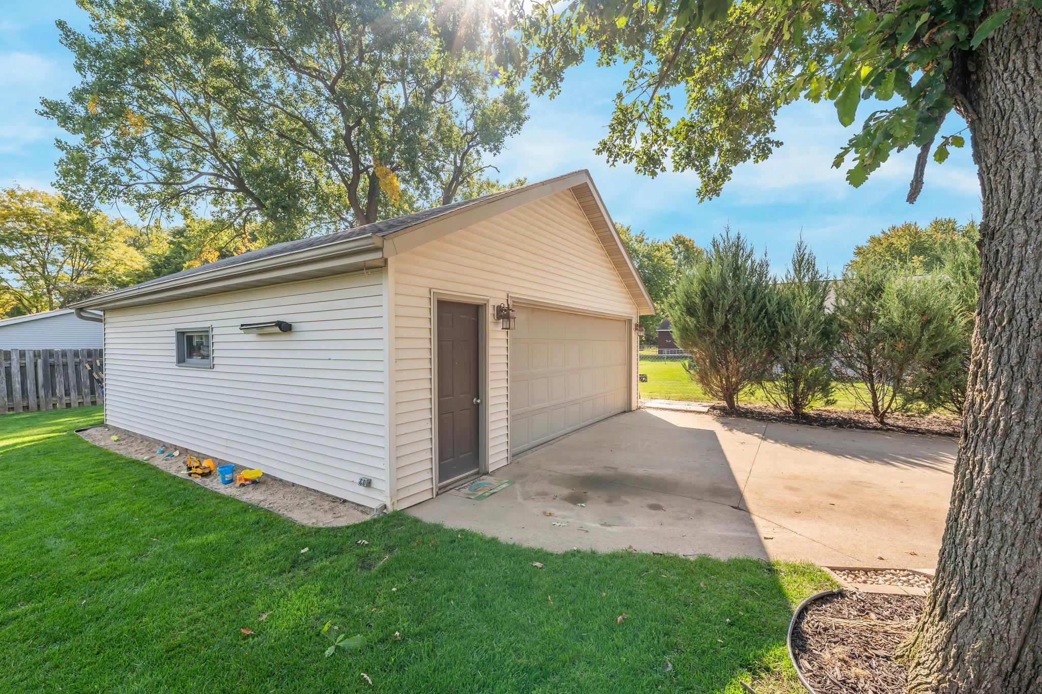 2512 S ERIC Drive