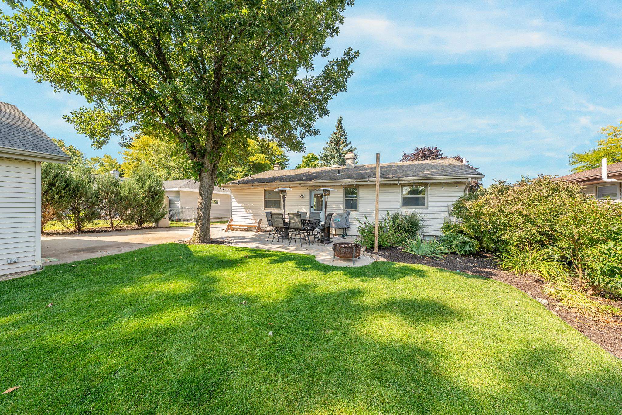 2512 S ERIC Drive