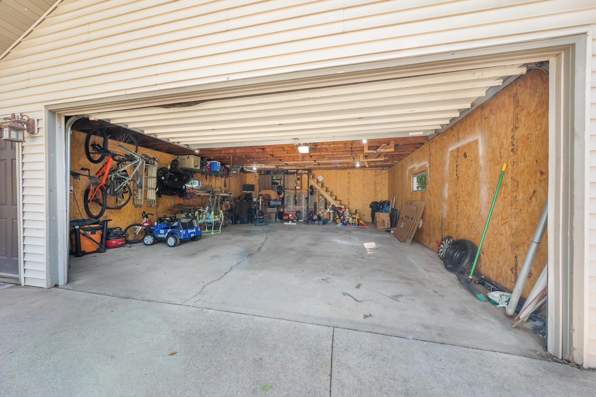 2512 S ERIC Drive