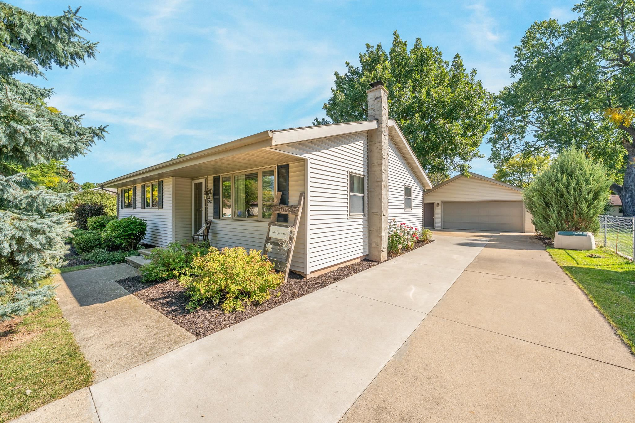 2512 S ERIC Drive