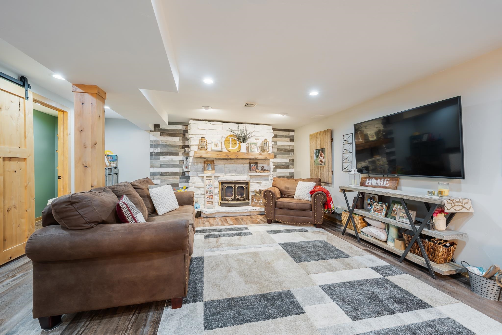 2512 S ERIC Drive