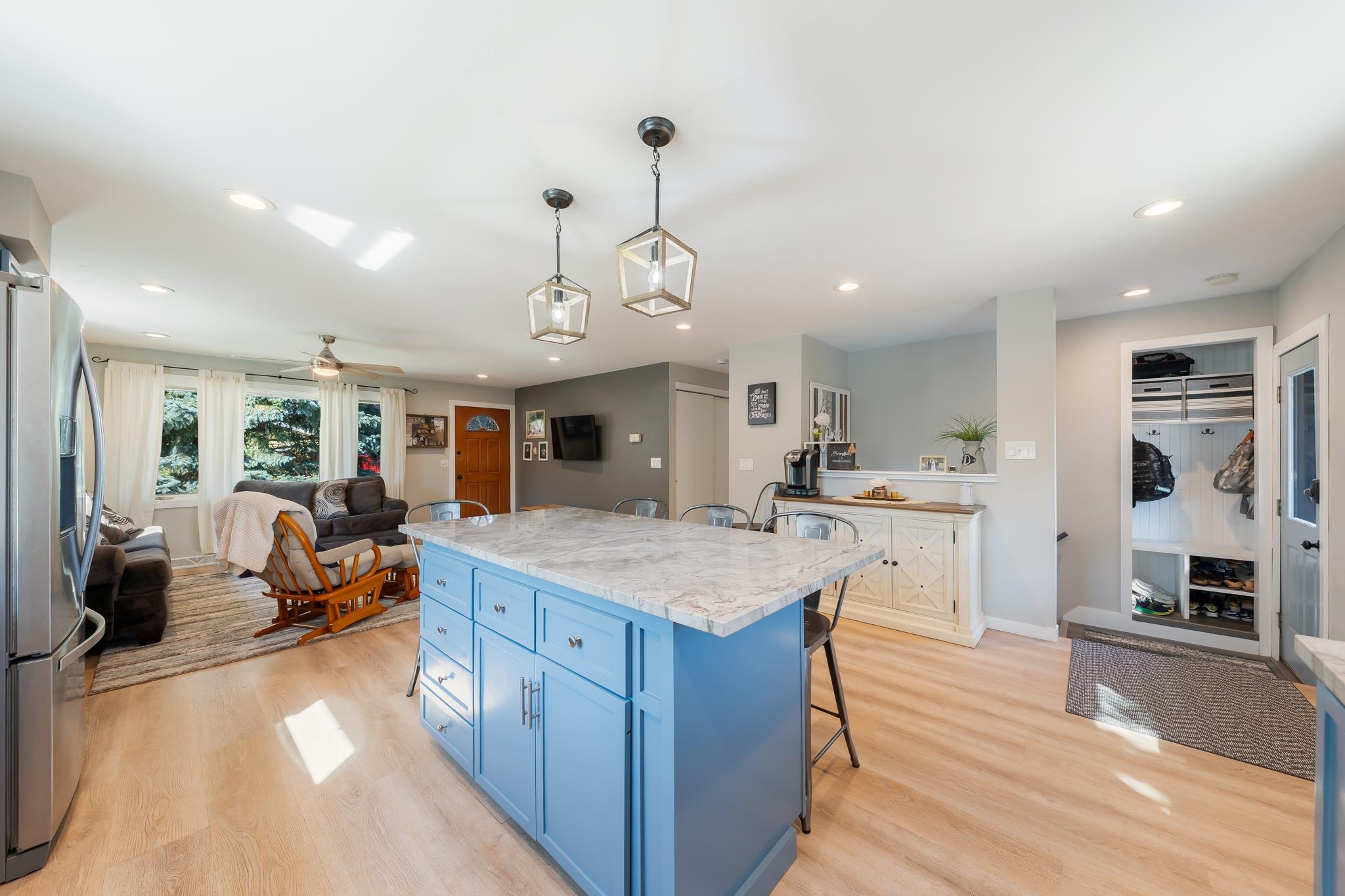 2512 S ERIC Drive