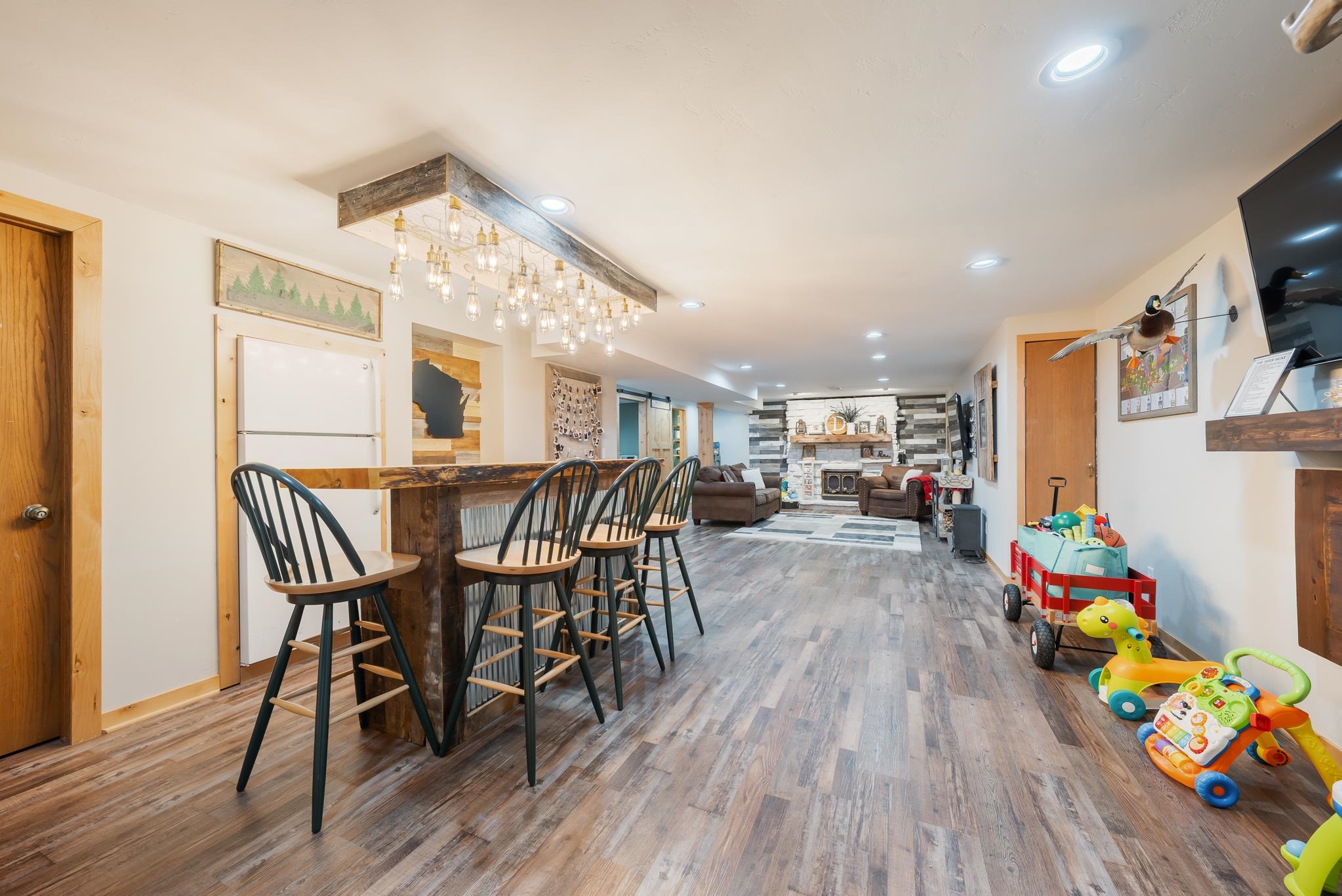 2512 S ERIC Drive