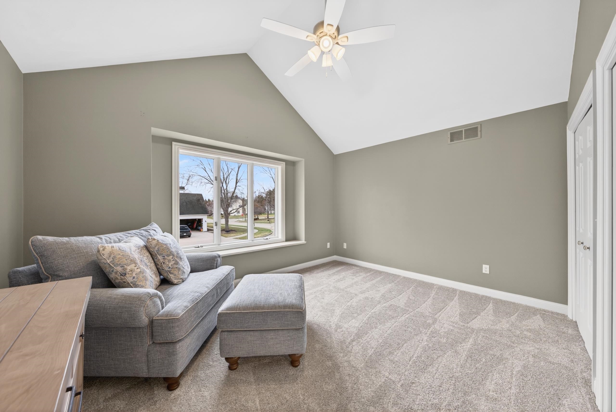 422 E OLDE PALTZER Court