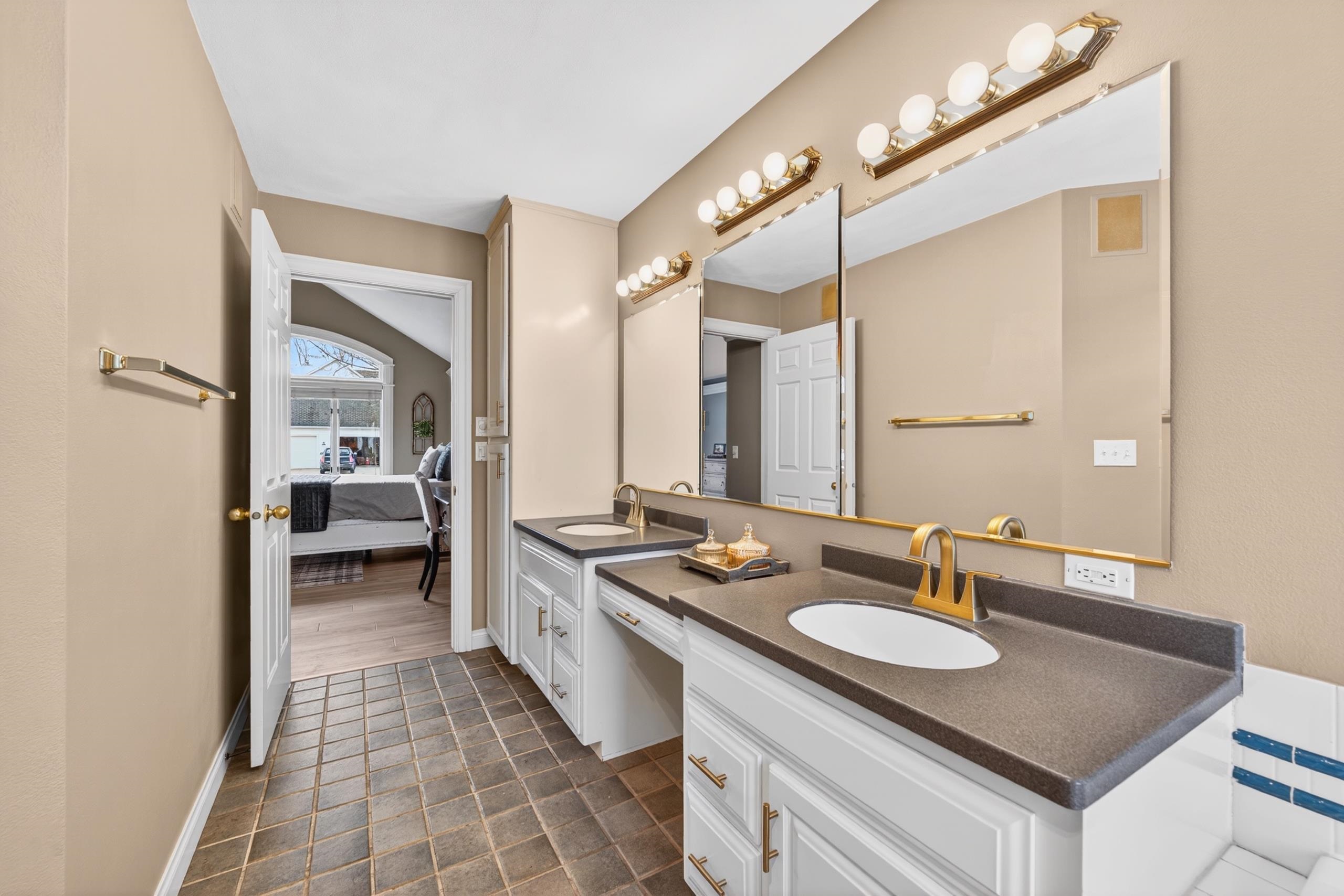 422 E OLDE PALTZER Court