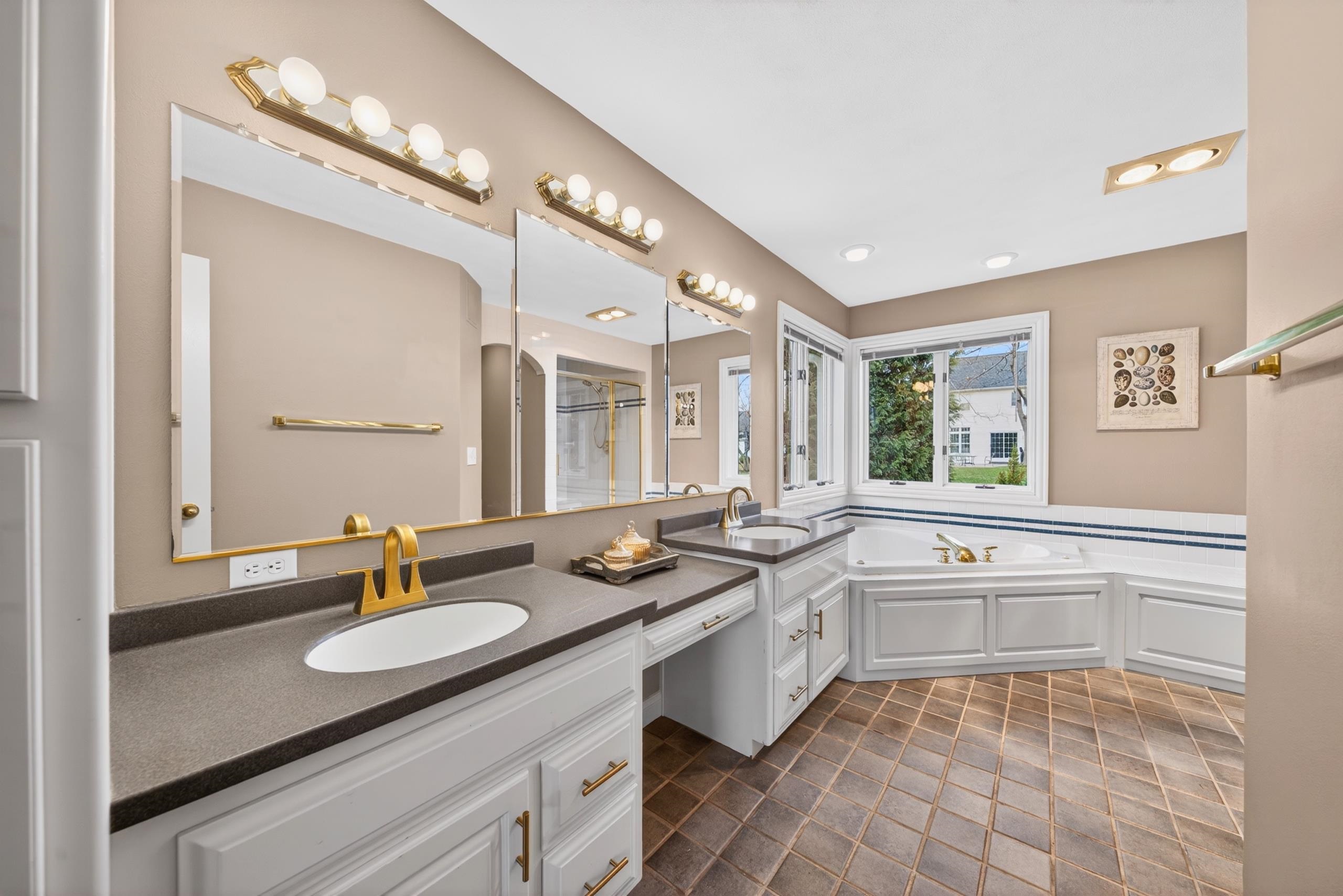 422 E OLDE PALTZER Court