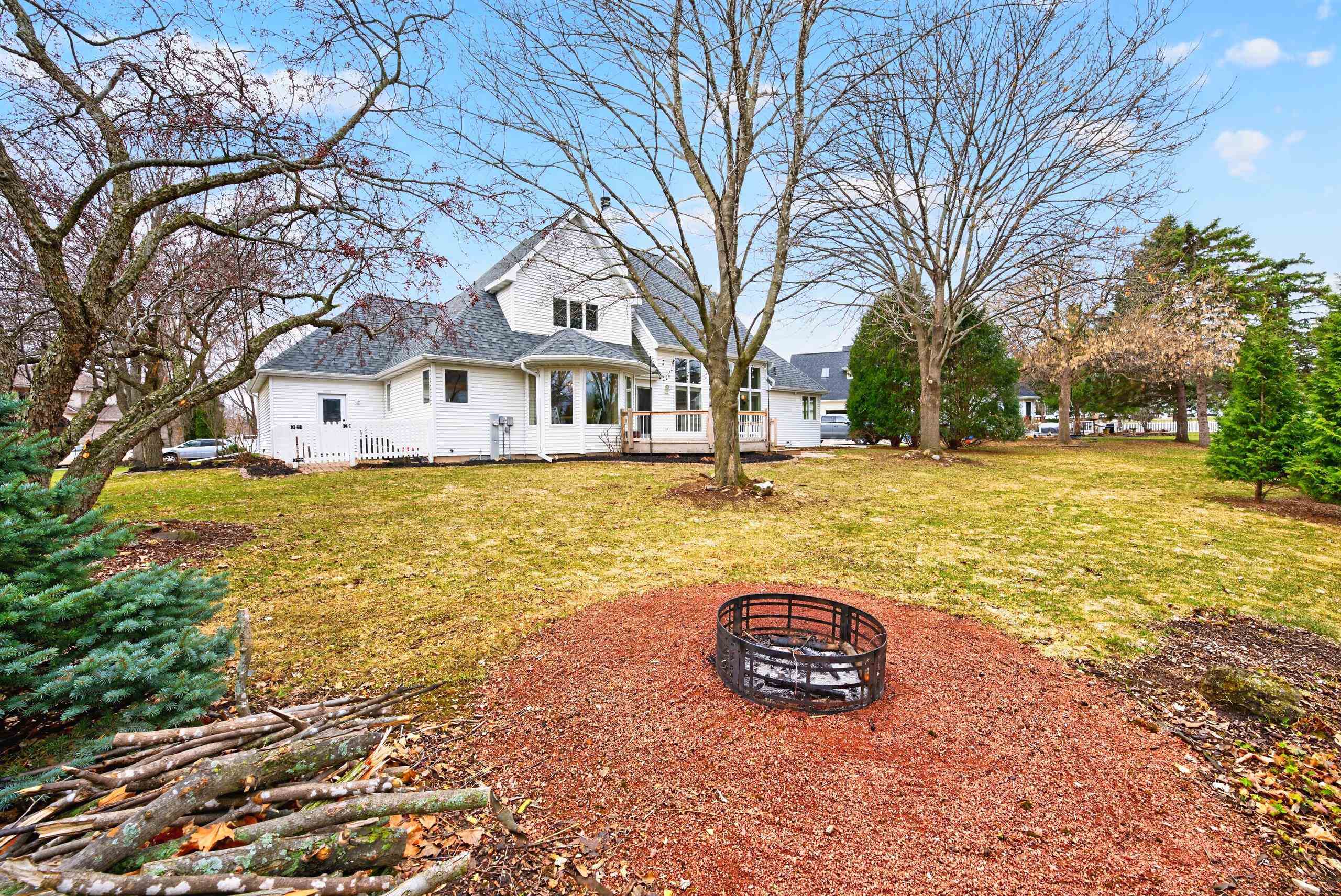 422 E OLDE PALTZER Court