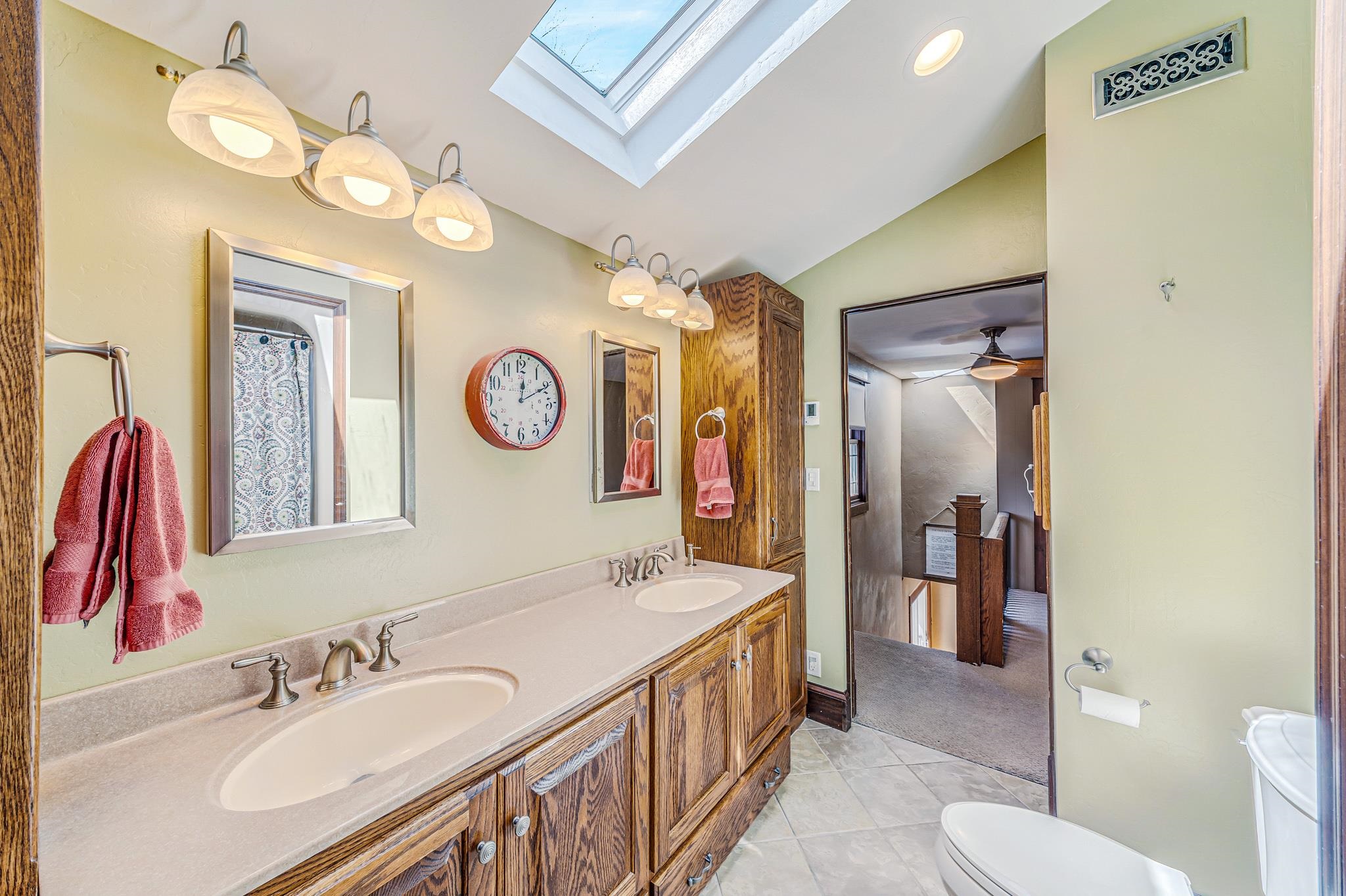 1009 NICOLET Boulevard