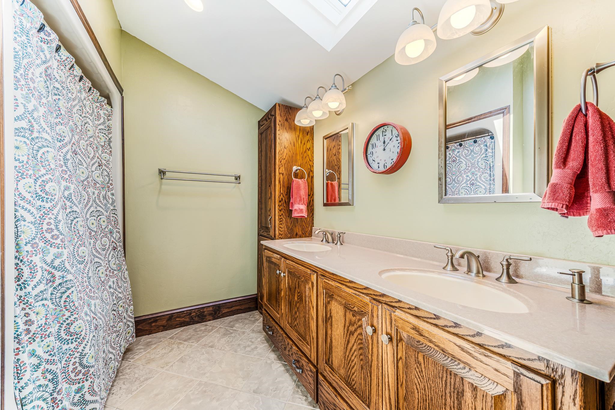 1009 NICOLET Boulevard