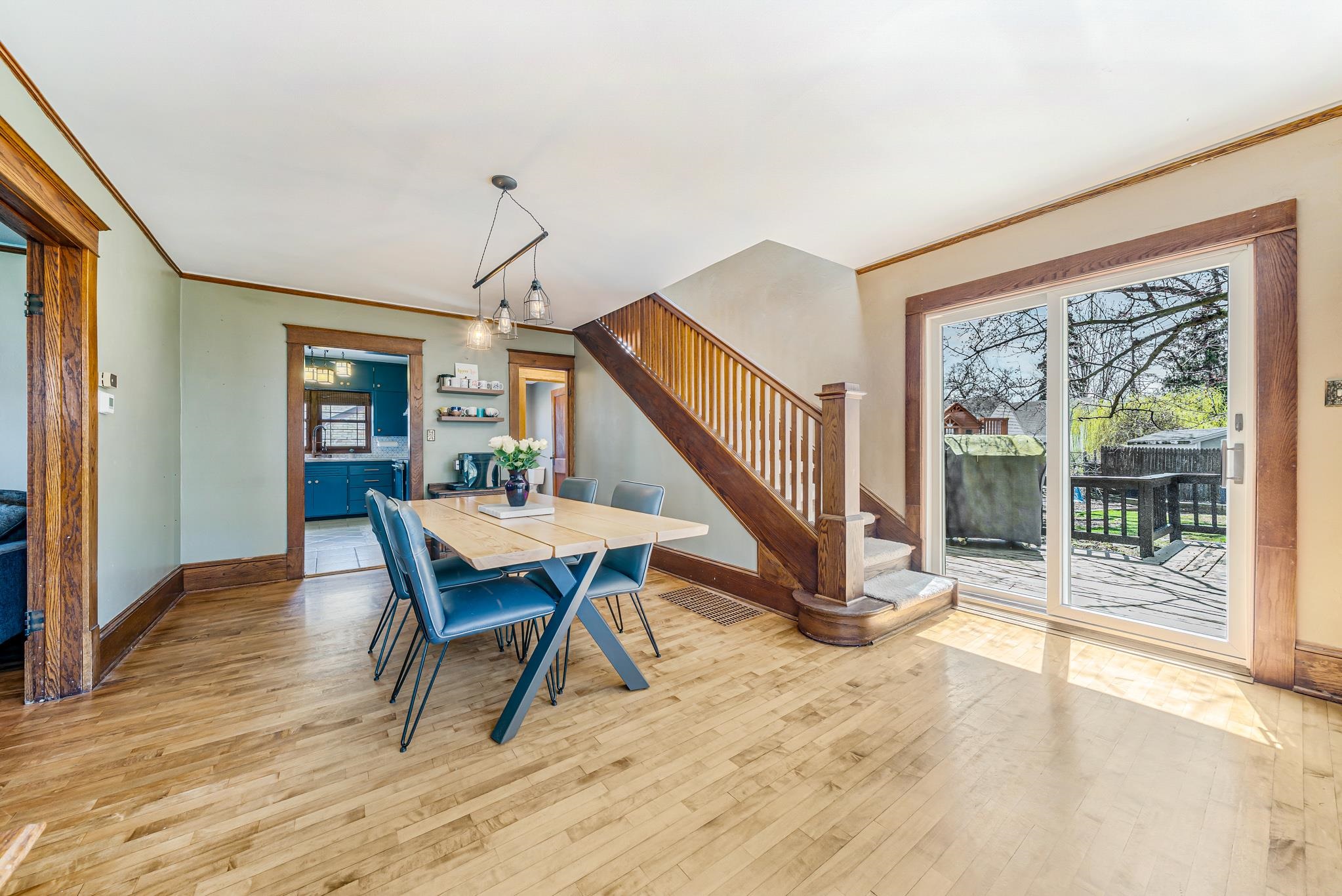 1009 NICOLET Boulevard