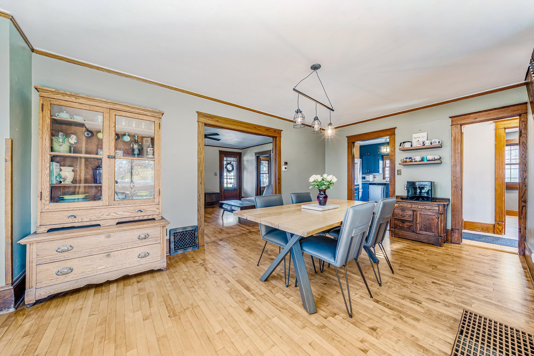 1009 NICOLET Boulevard