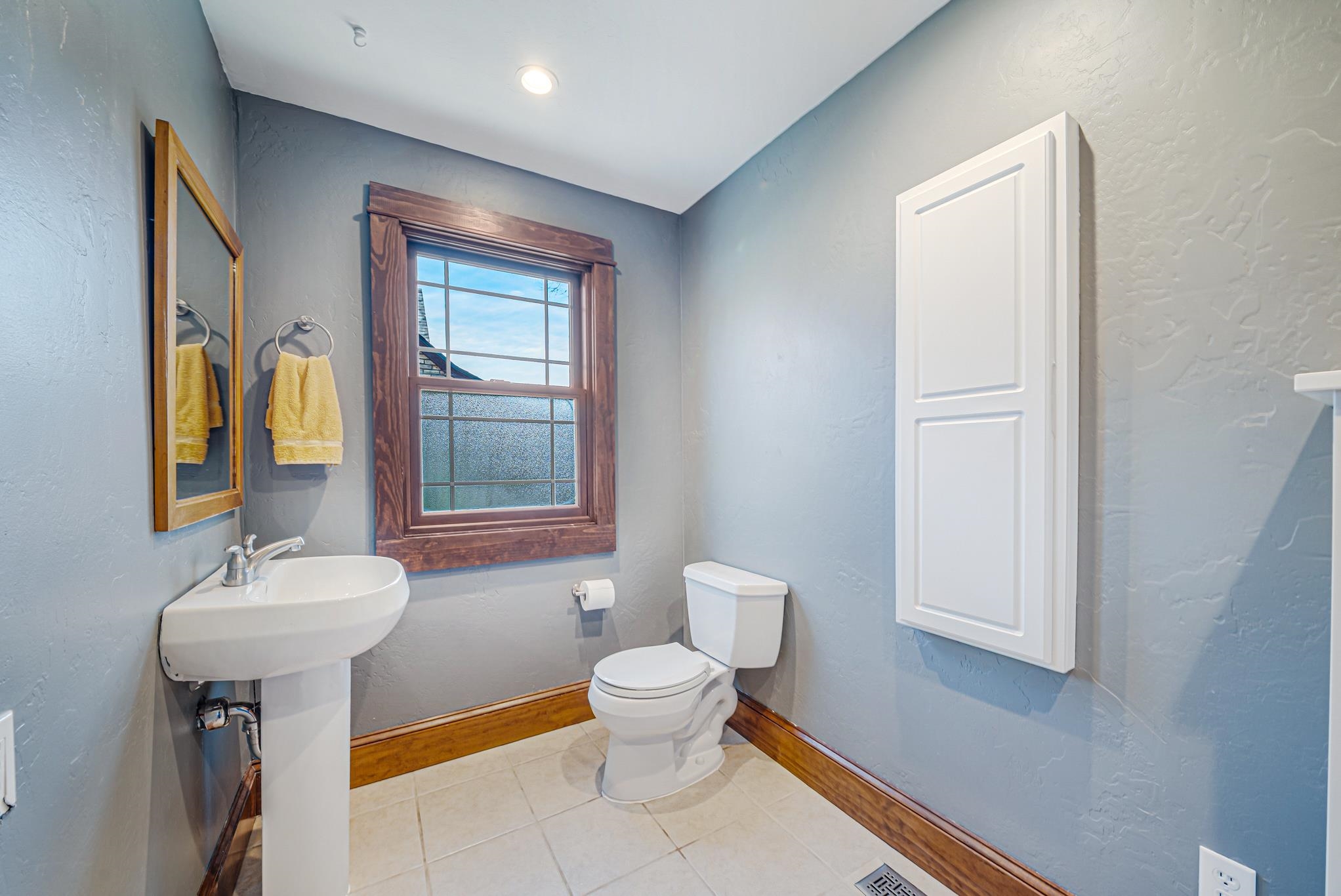 1009 NICOLET Boulevard