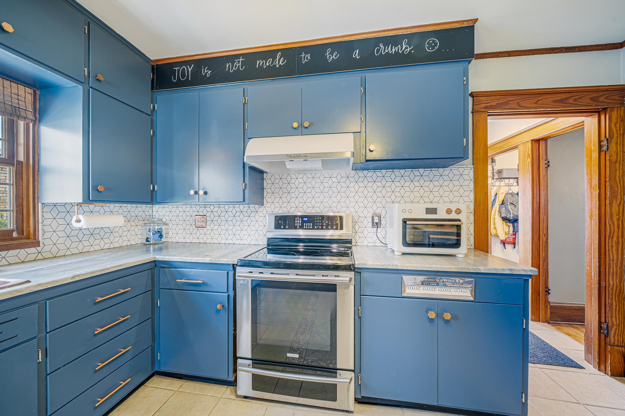 1009 NICOLET Boulevard