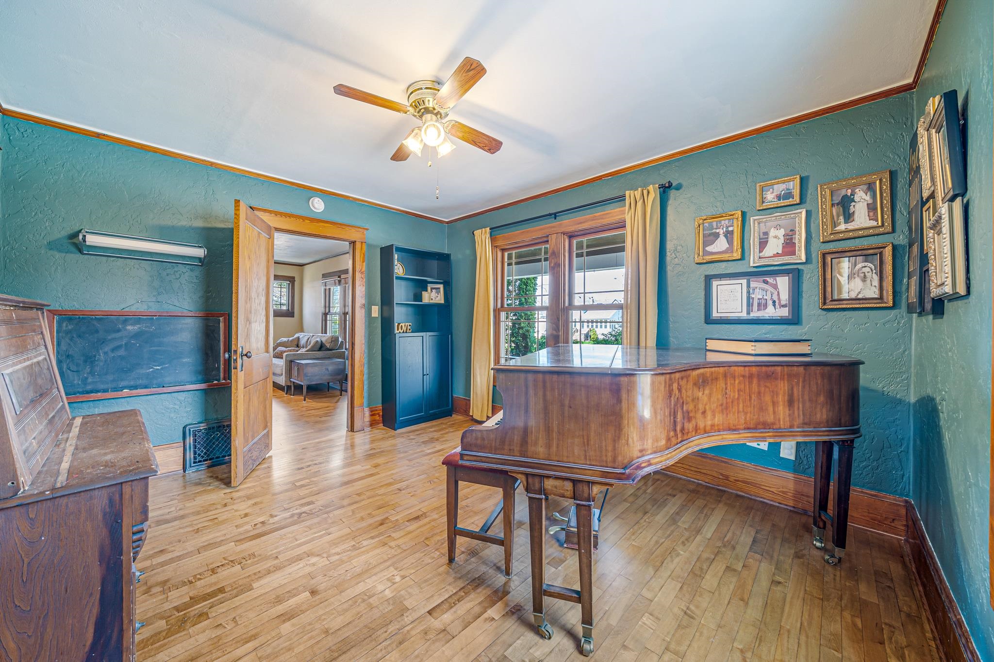 1009 NICOLET Boulevard