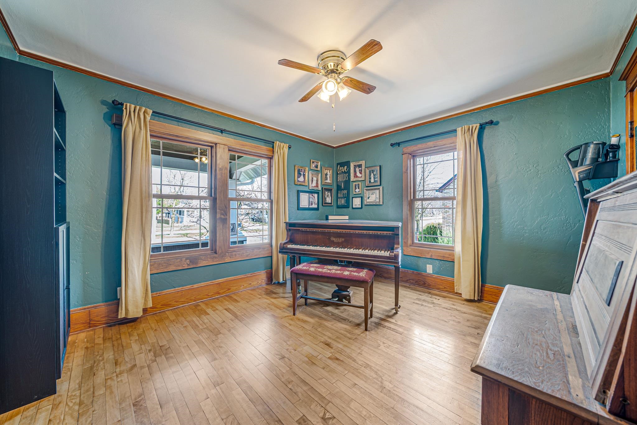 1009 NICOLET Boulevard