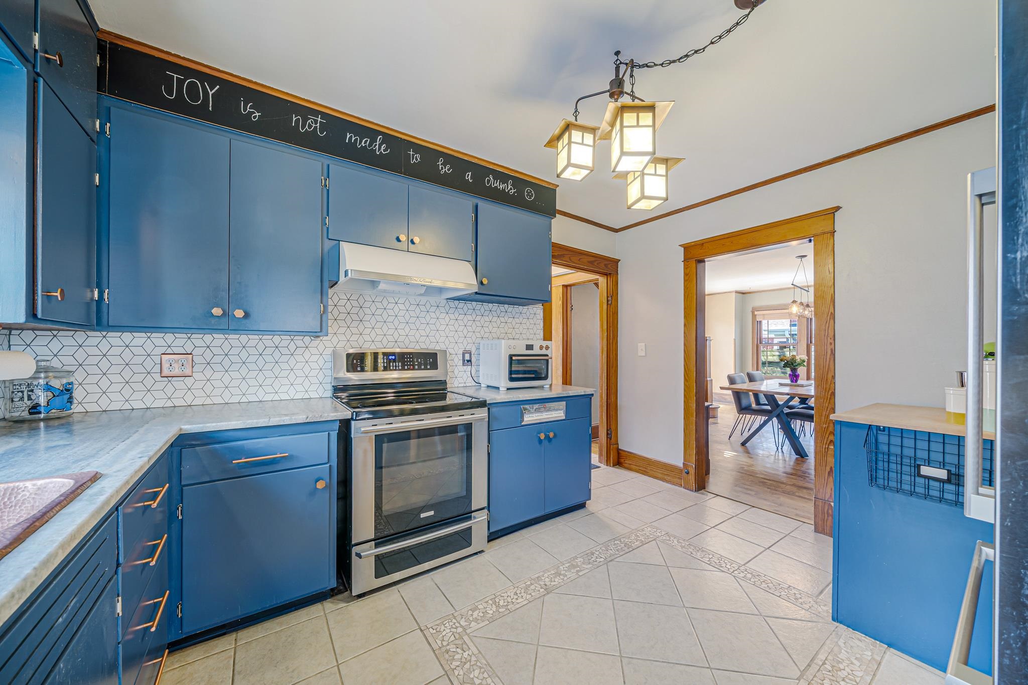 1009 NICOLET Boulevard