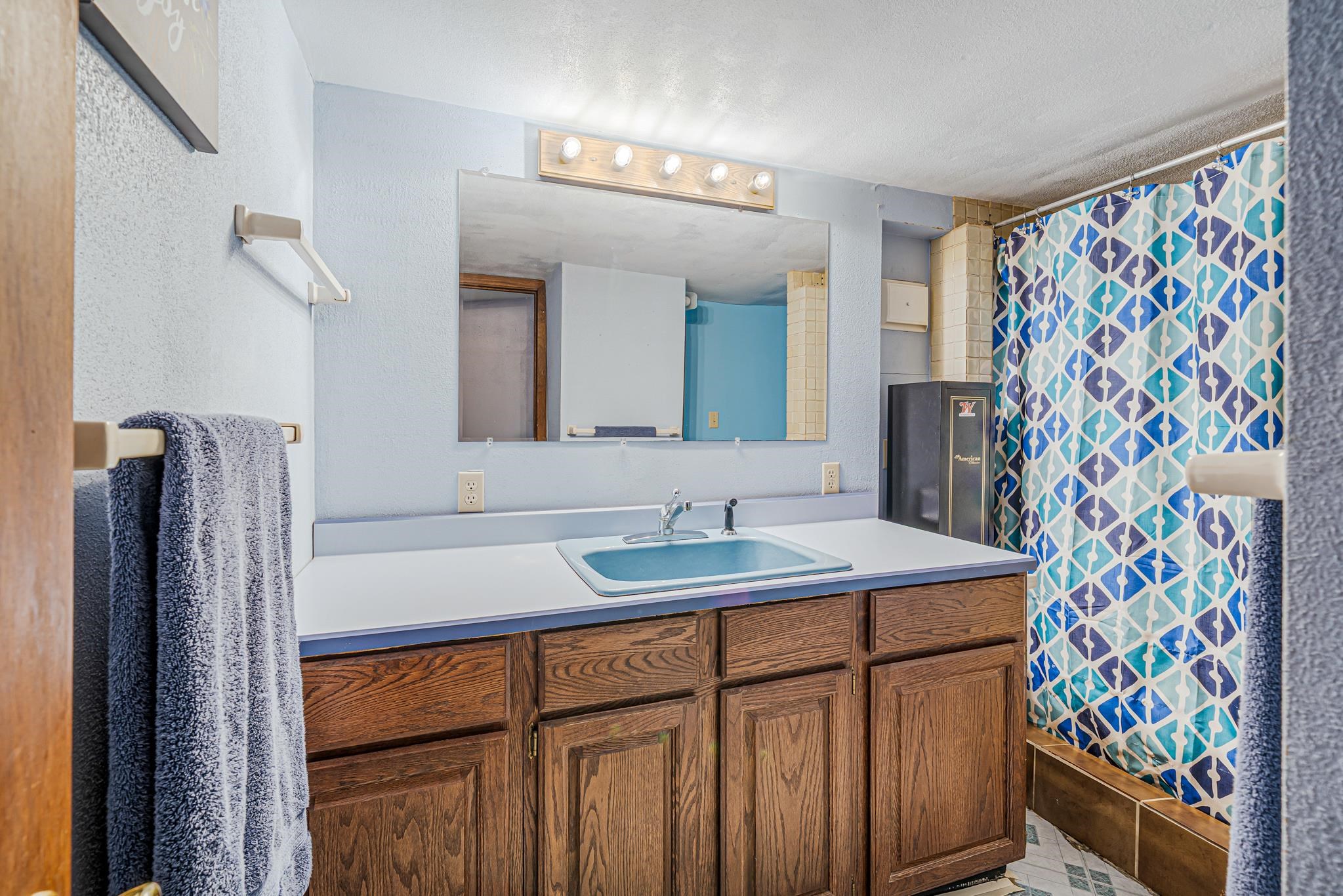 1009 NICOLET Boulevard