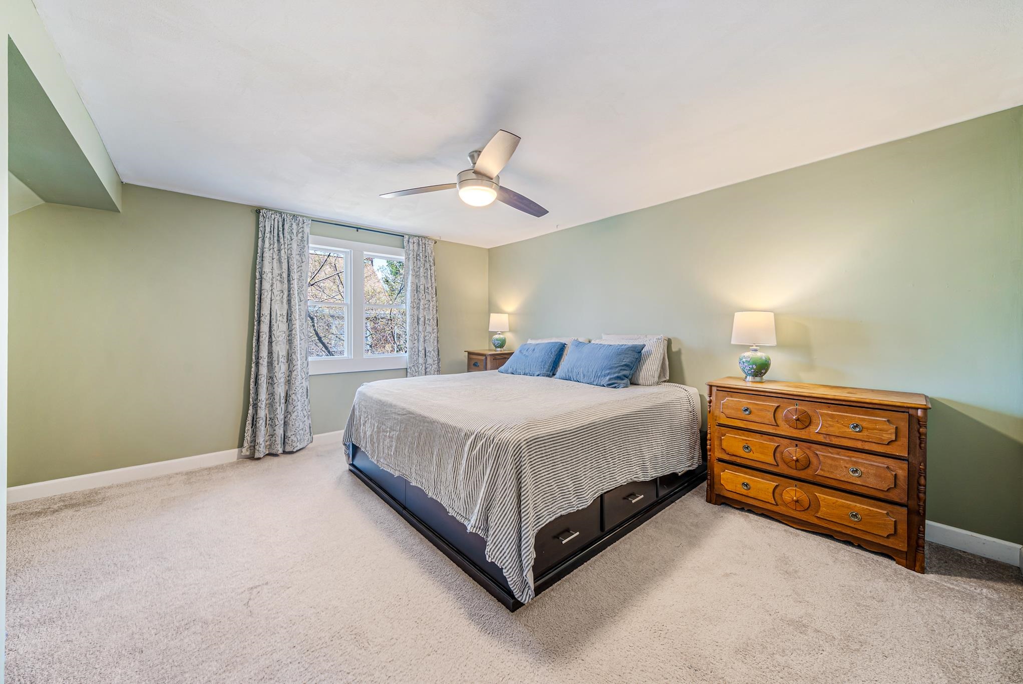 1009 NICOLET Boulevard