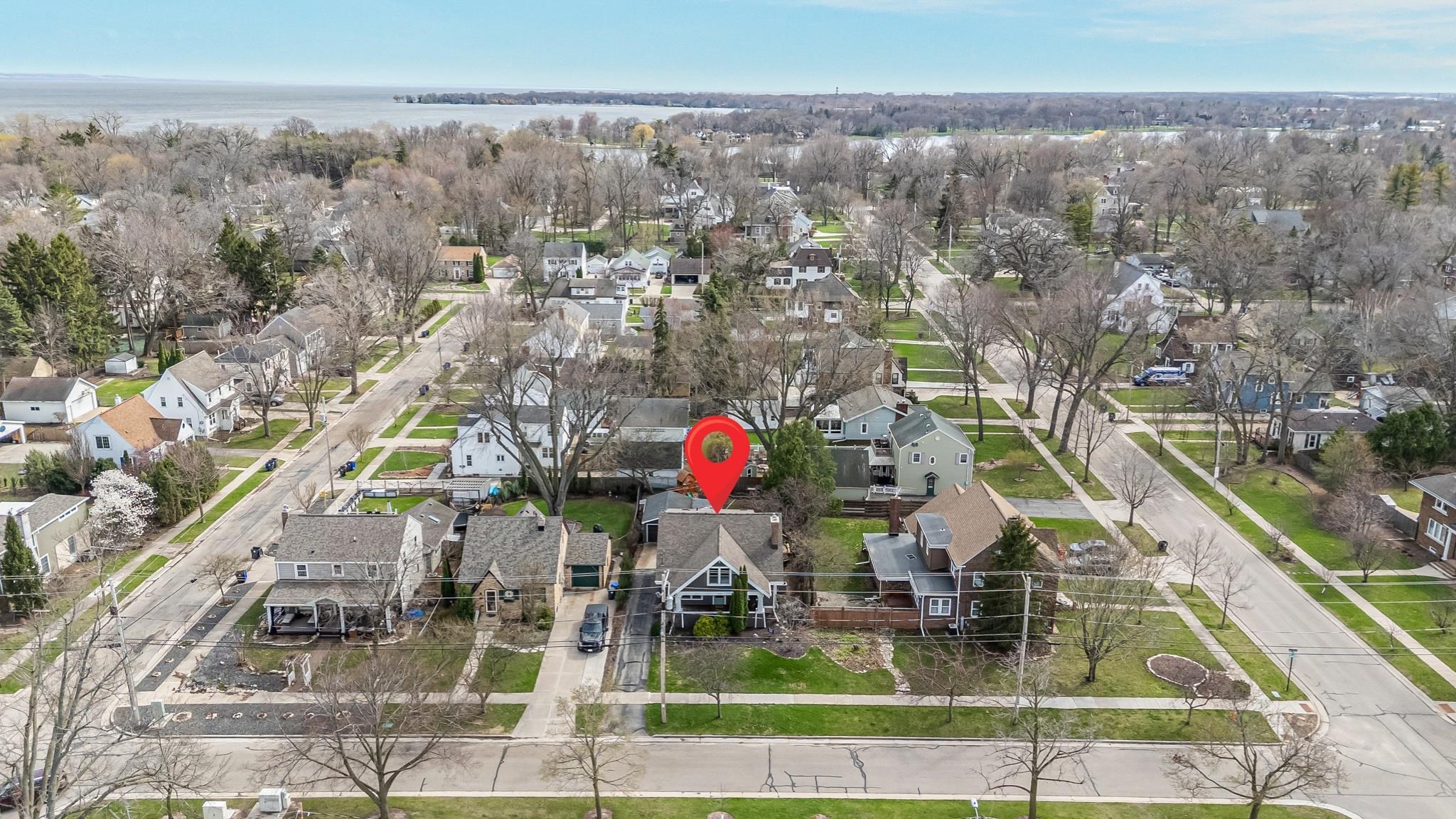 1009 NICOLET Boulevard