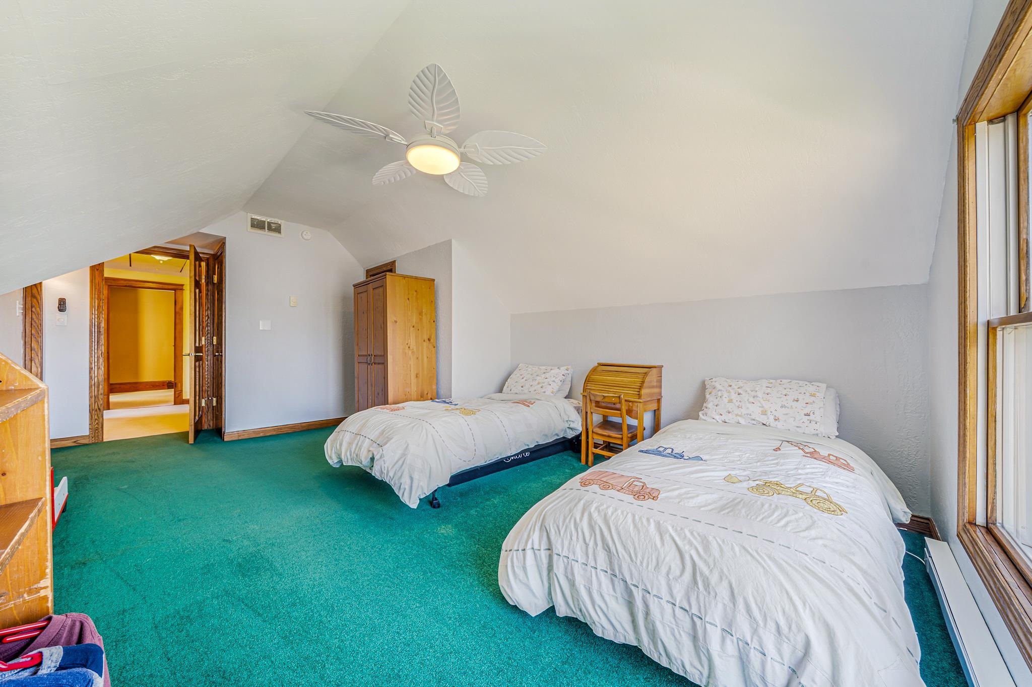 1009 NICOLET Boulevard