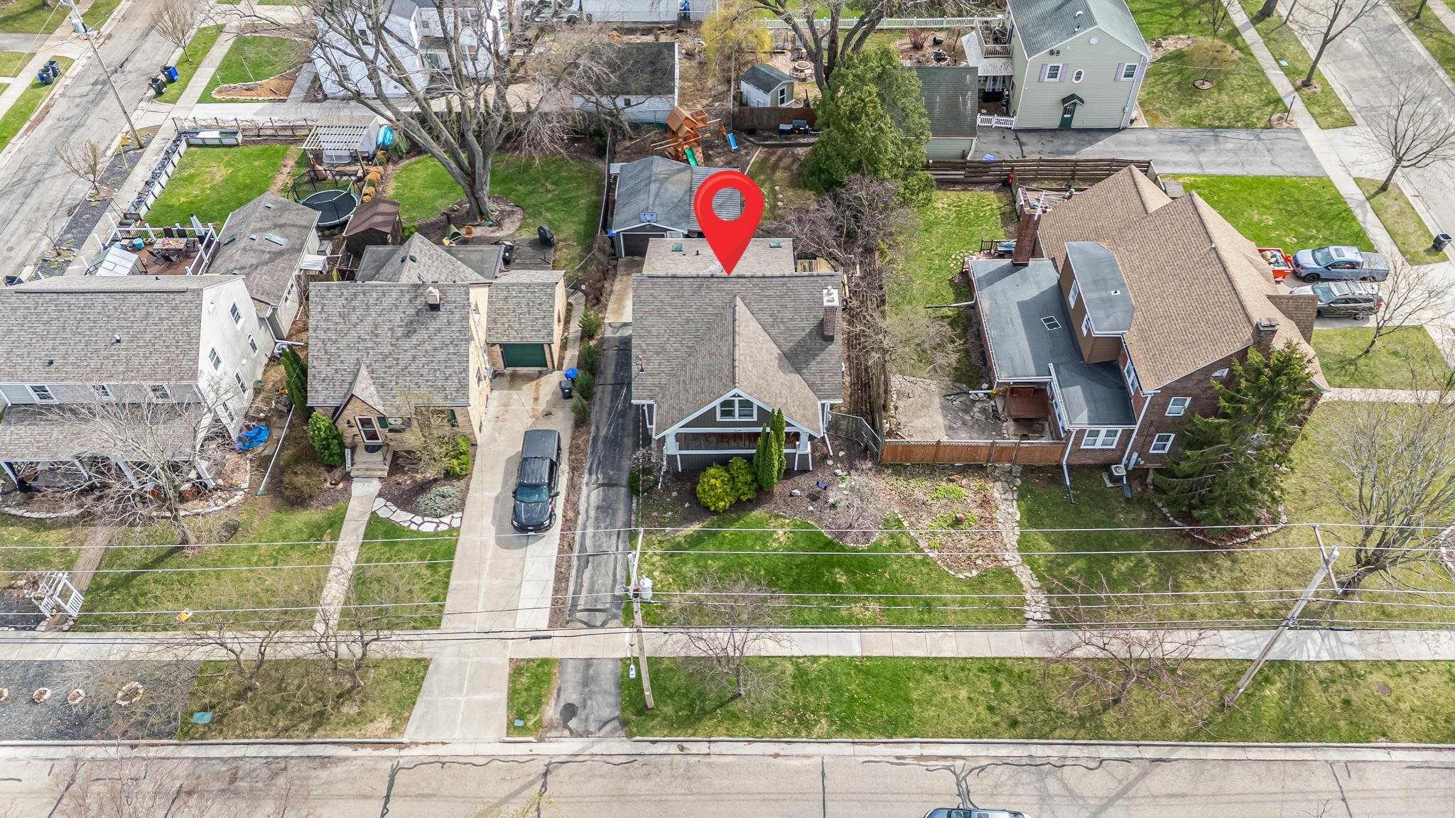 1009 NICOLET Boulevard