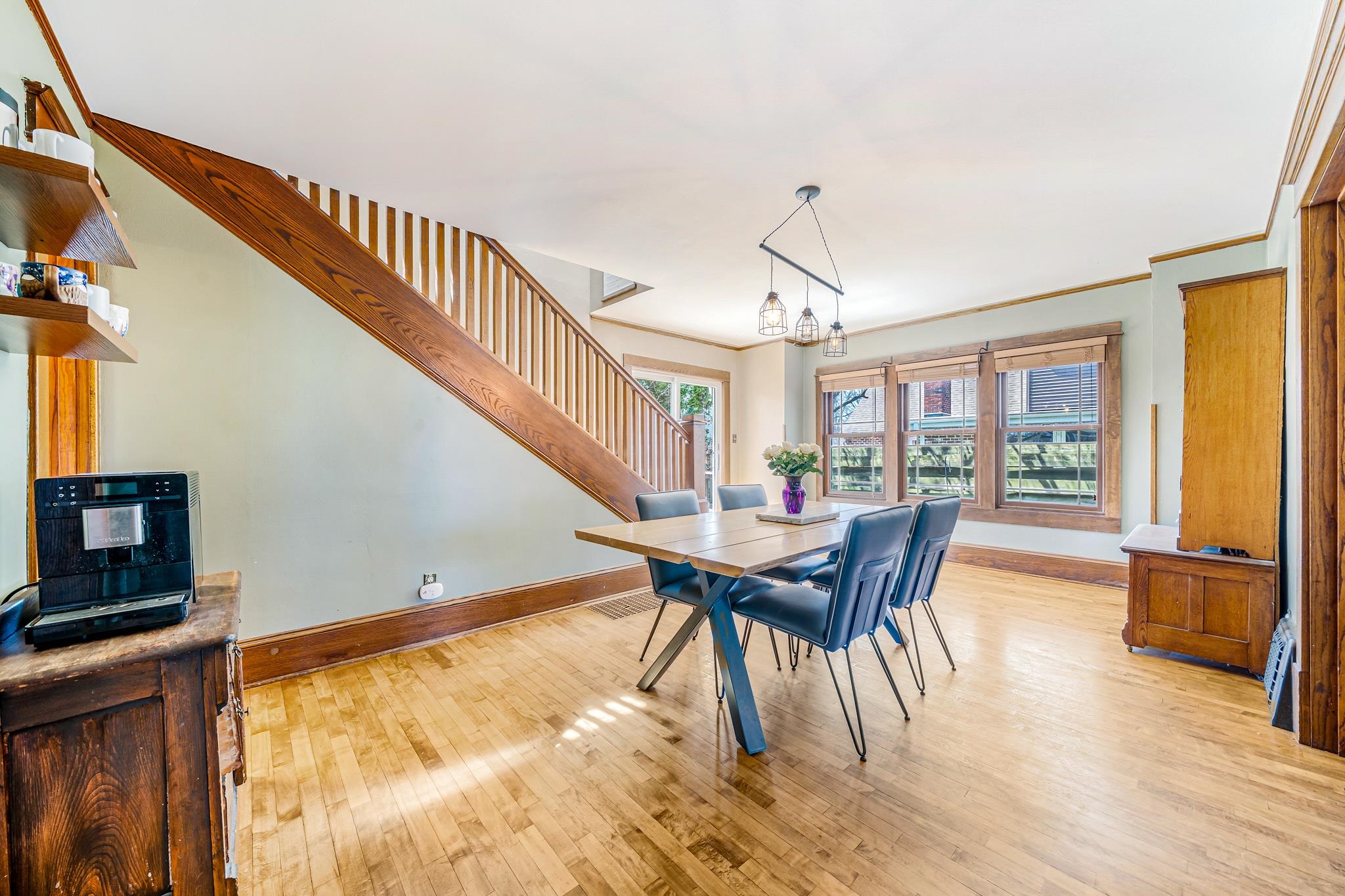 1009 NICOLET Boulevard