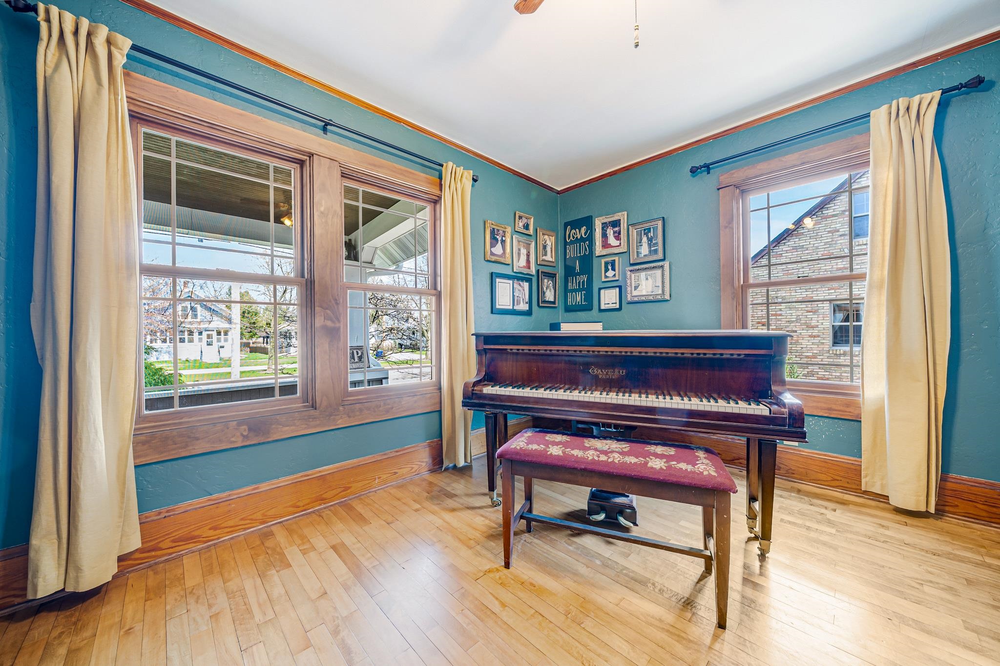 1009 NICOLET Boulevard