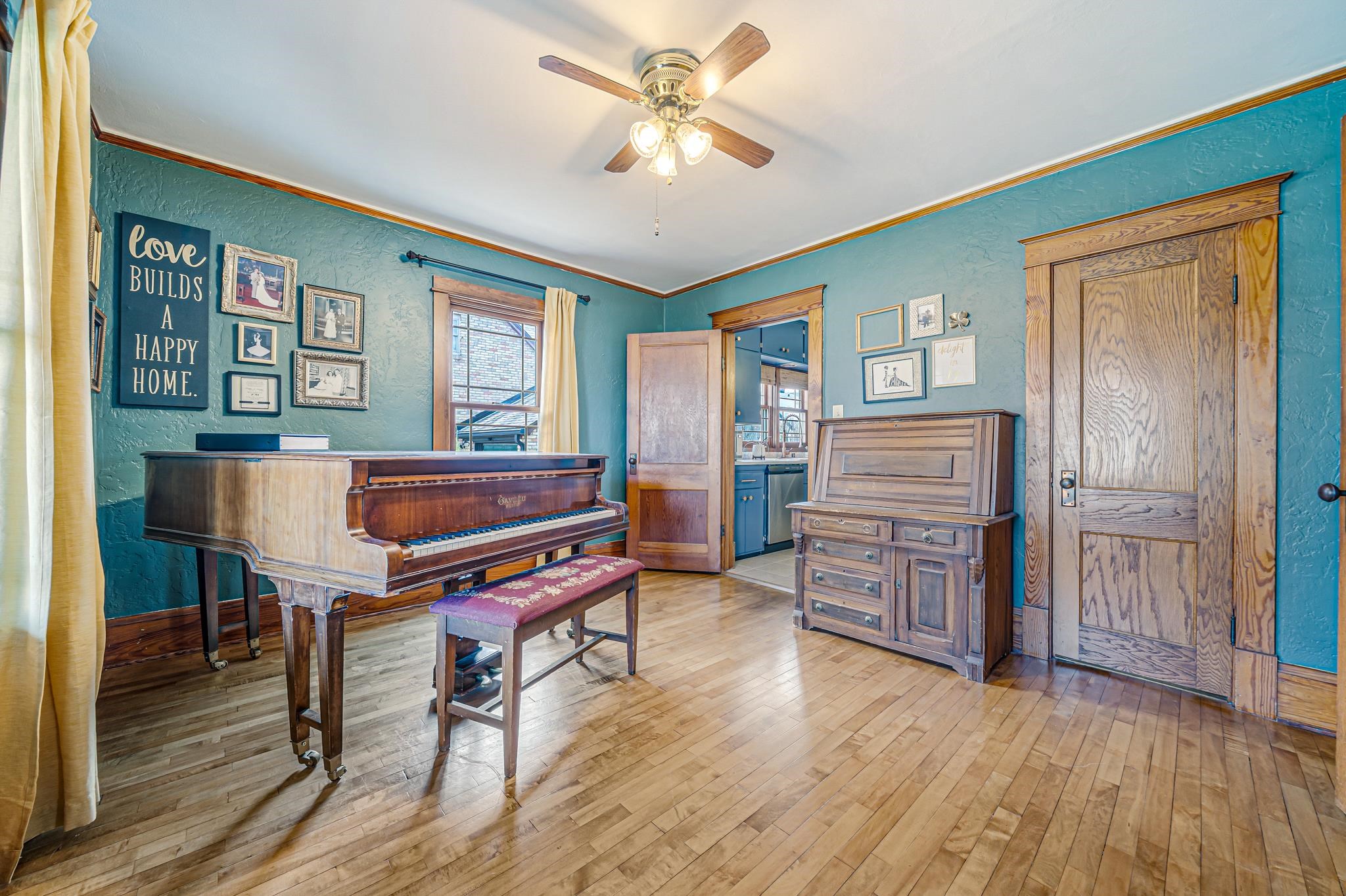 1009 NICOLET Boulevard