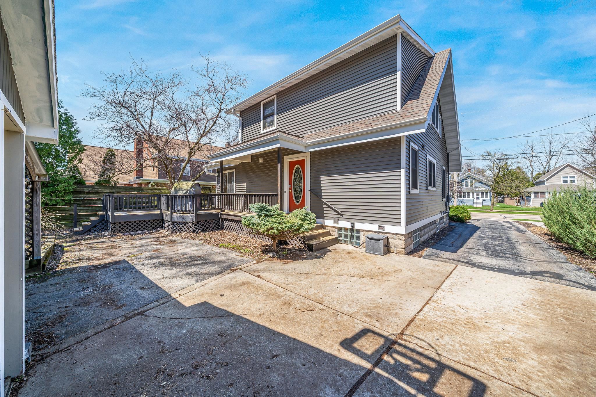 1009 NICOLET Boulevard