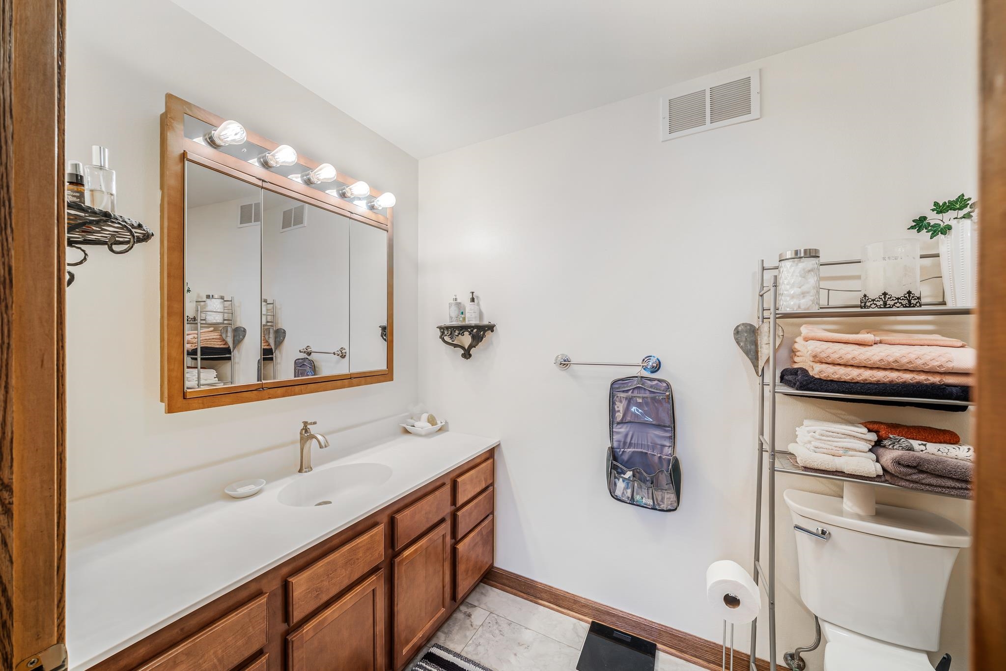 200 PRAIRIE VIEW Court