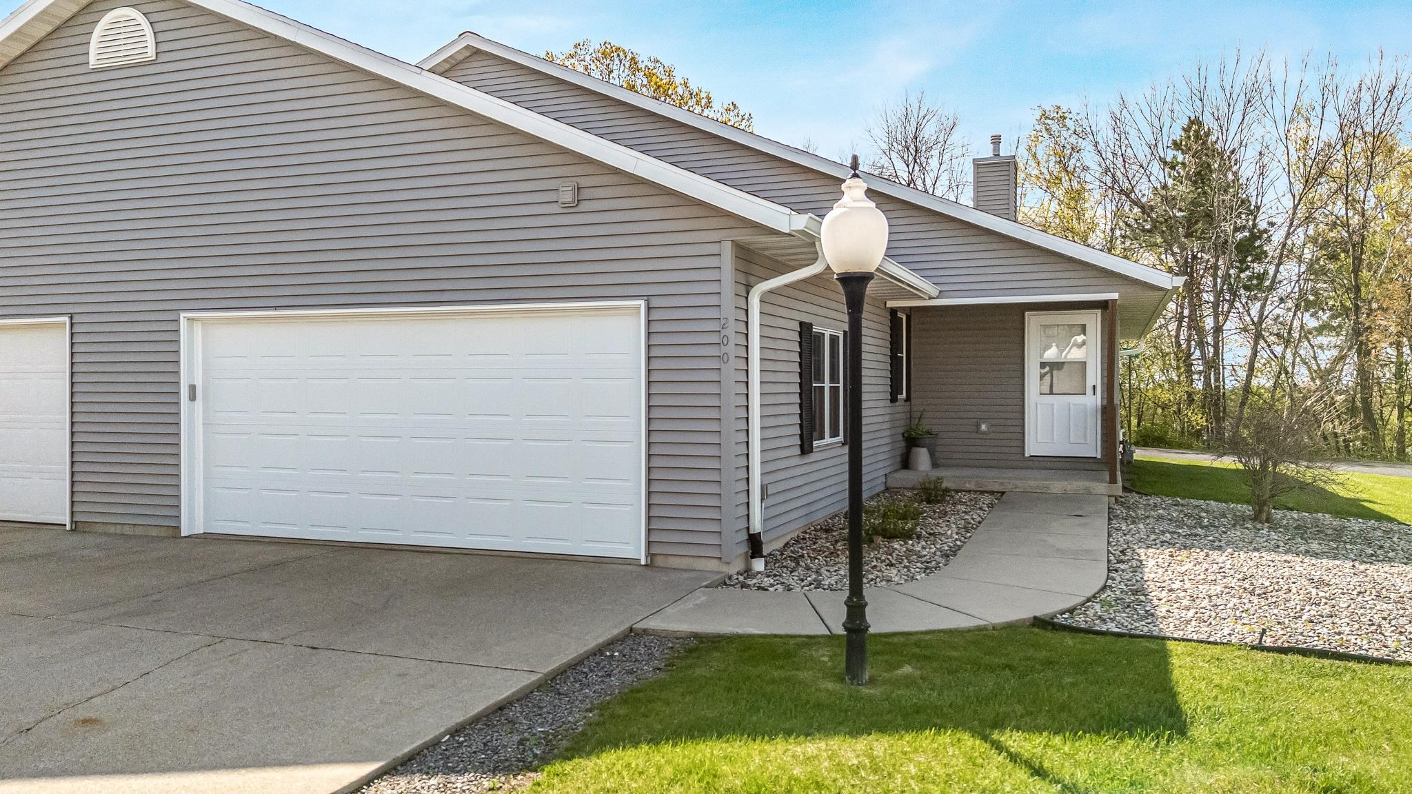200 PRAIRIE VIEW Court