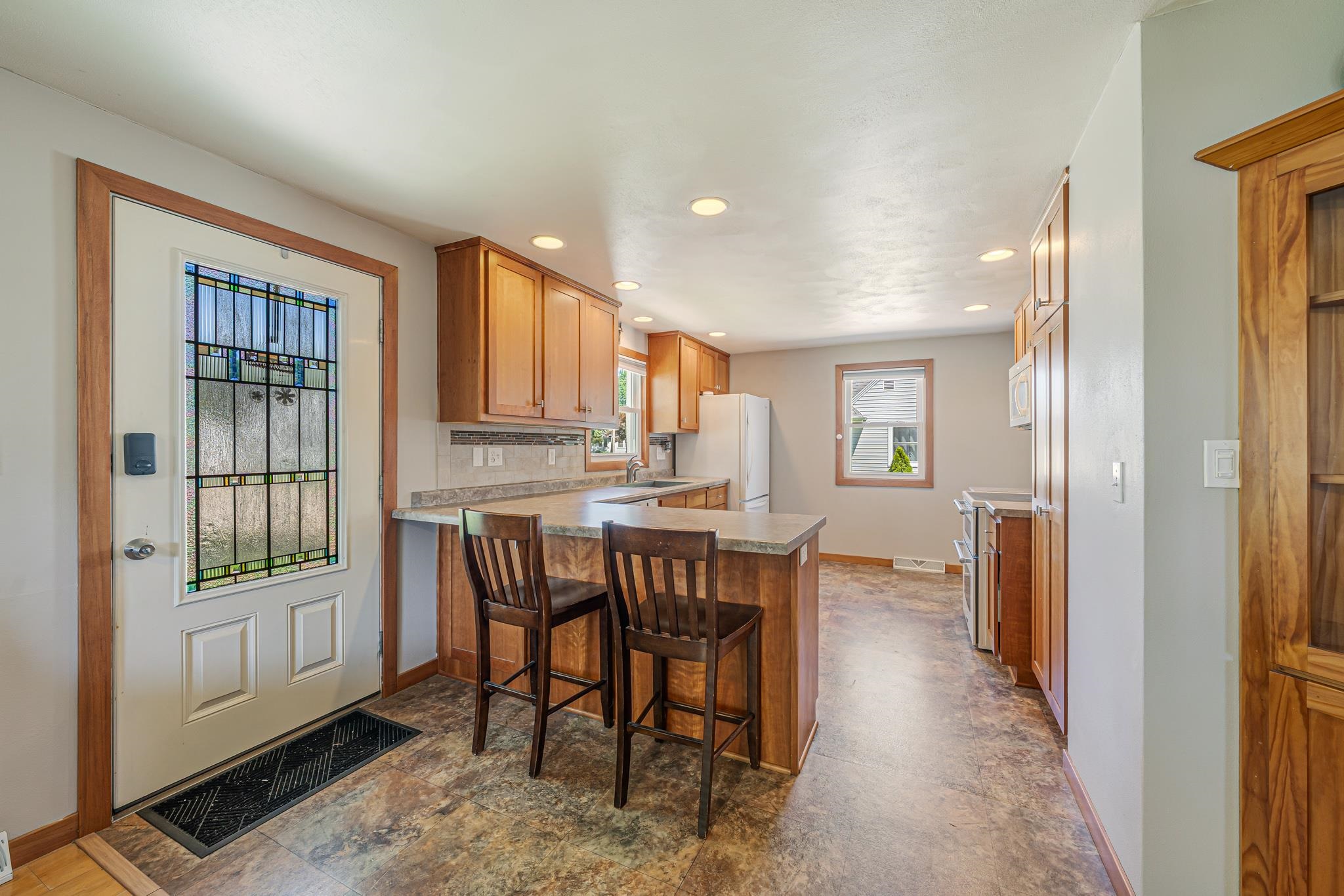 1932 MAPLECREST Drive
