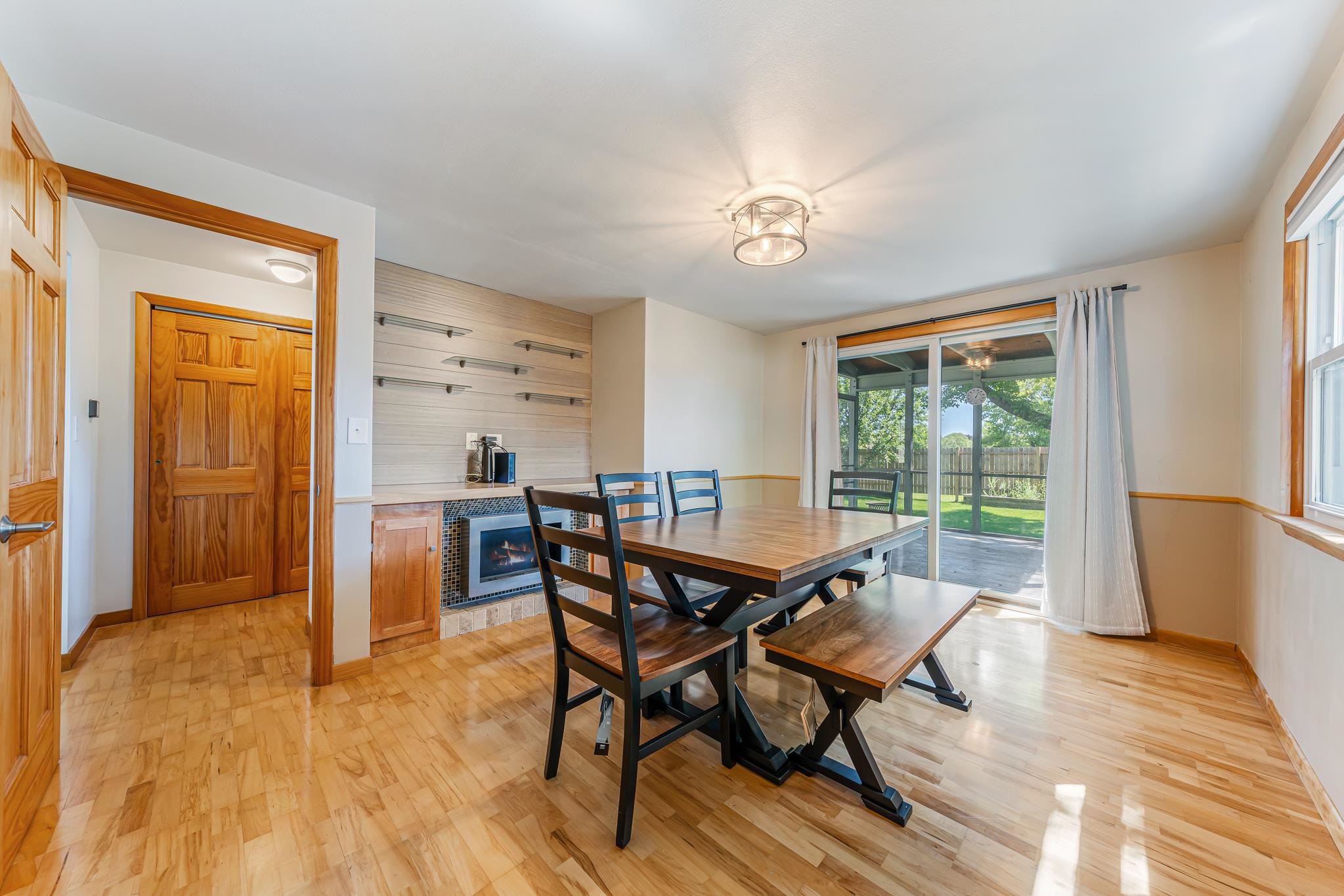 1932 MAPLECREST Drive