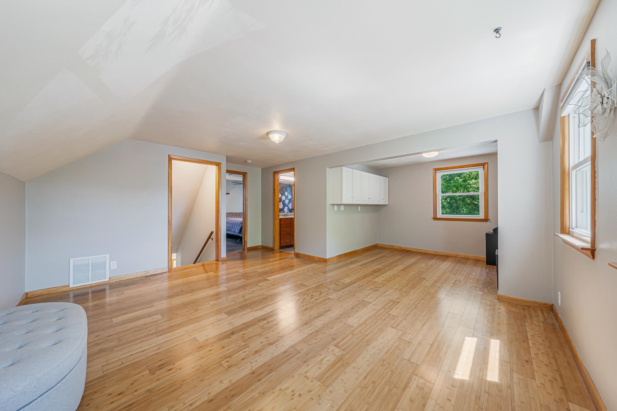 1932 MAPLECREST Drive