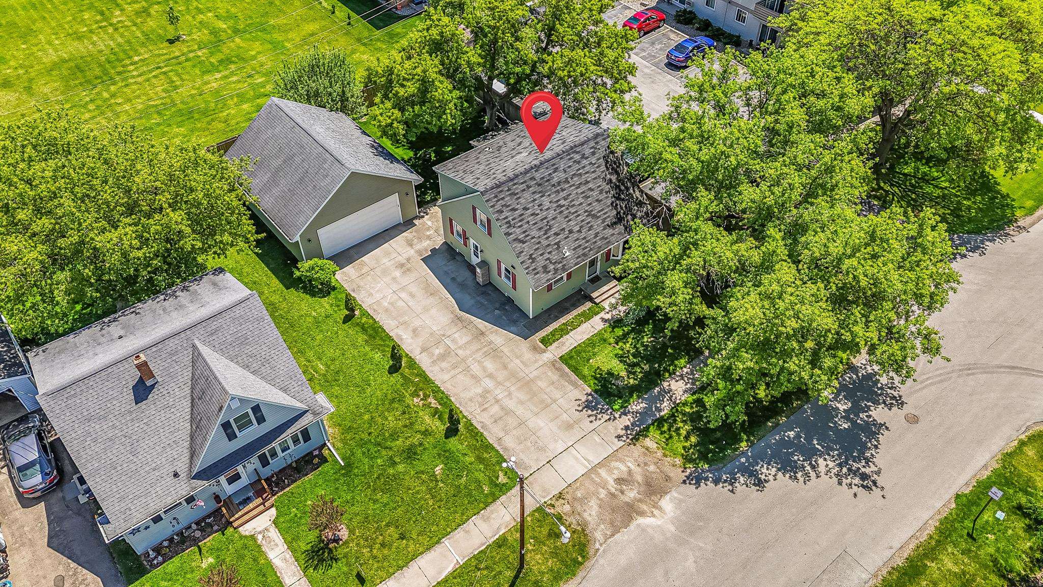 1932 MAPLECREST Drive