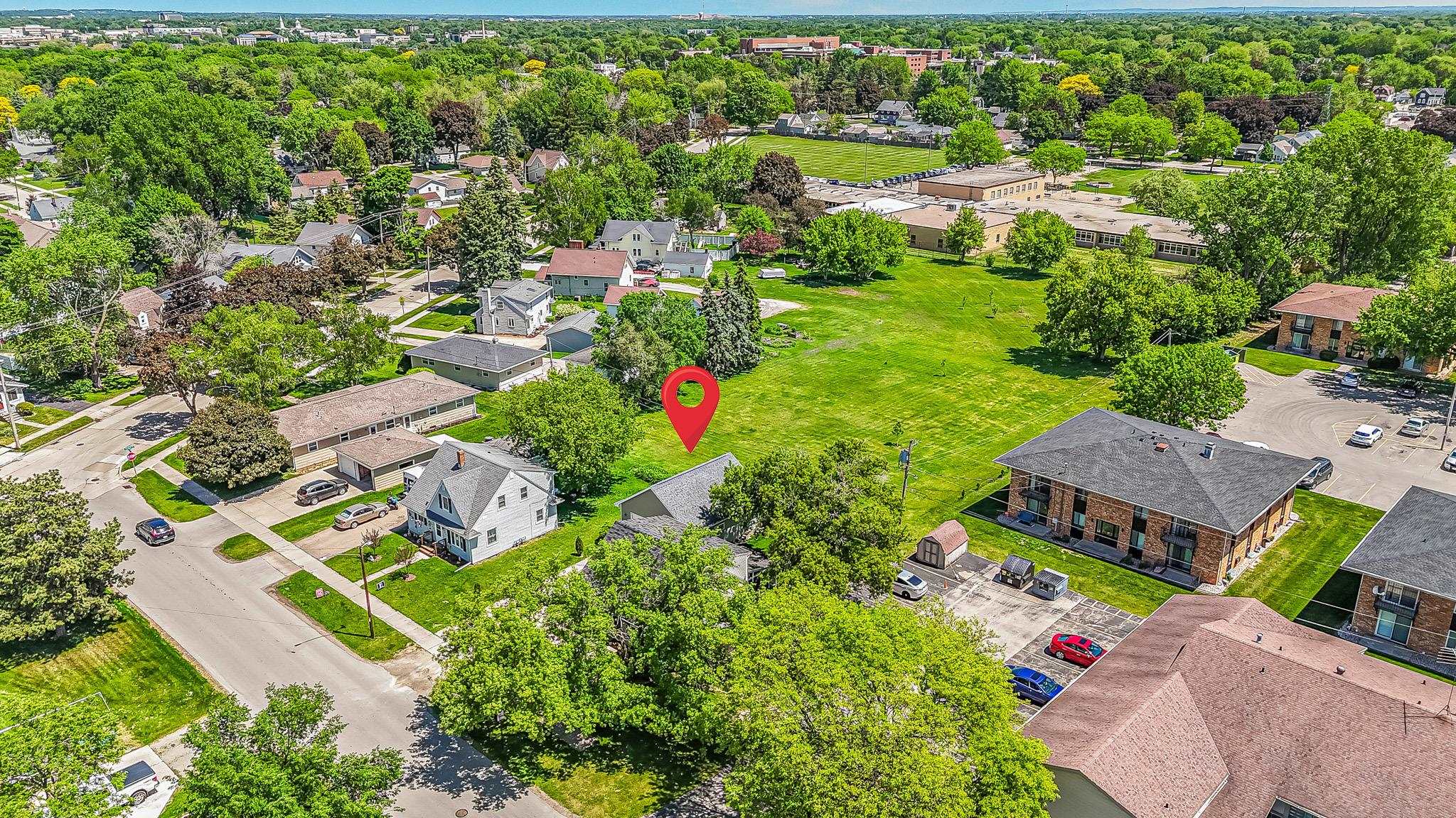 1932 MAPLECREST Drive