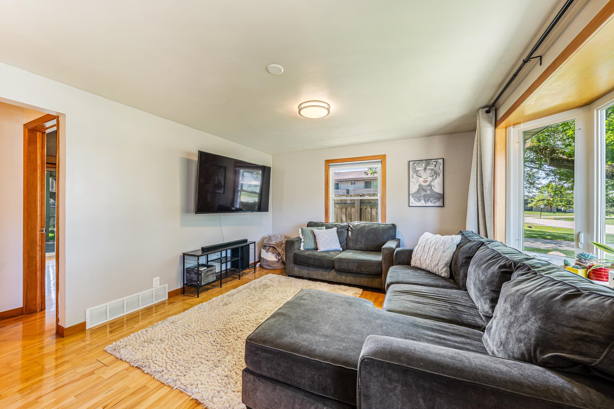 1932 MAPLECREST Drive