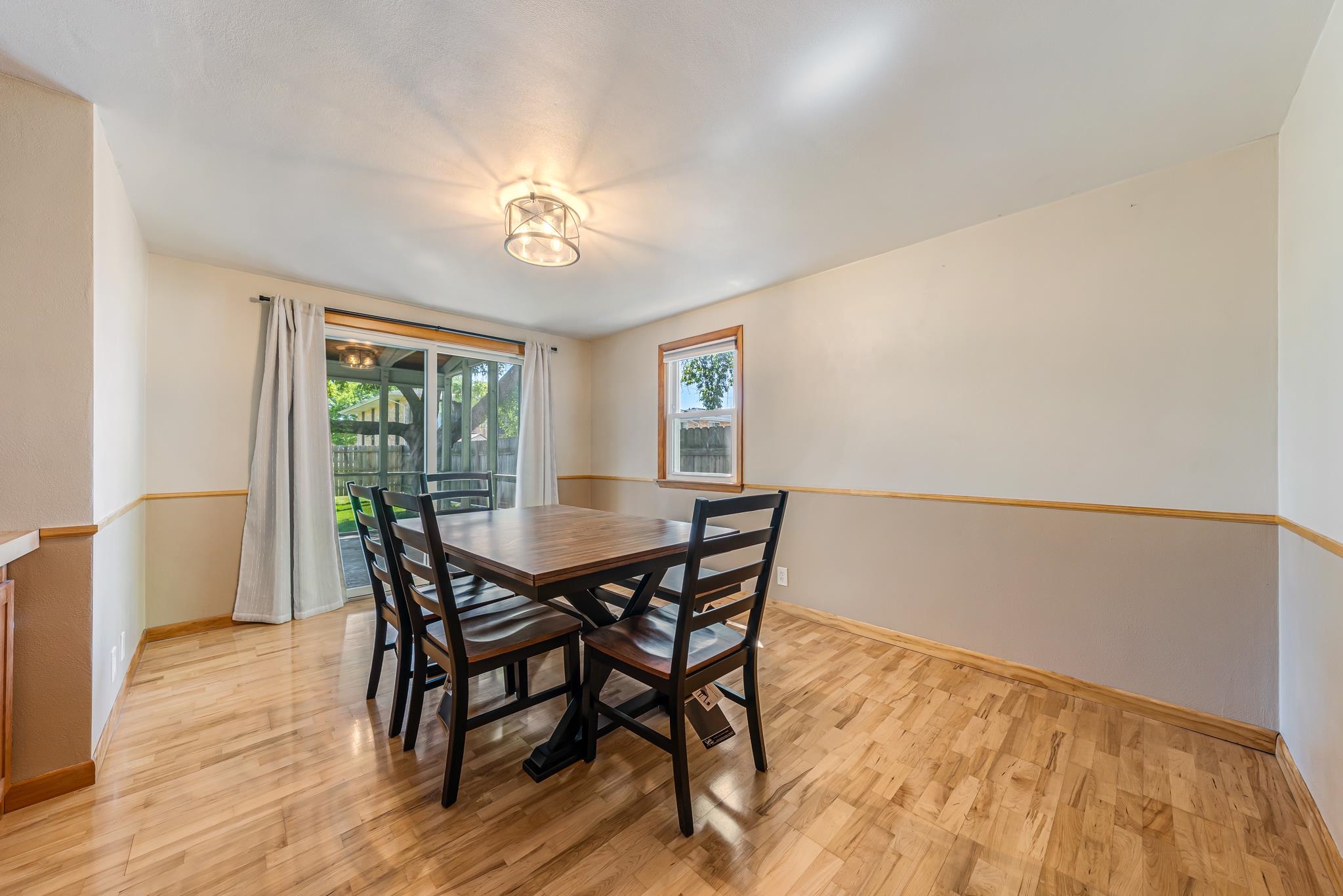 1932 MAPLECREST Drive