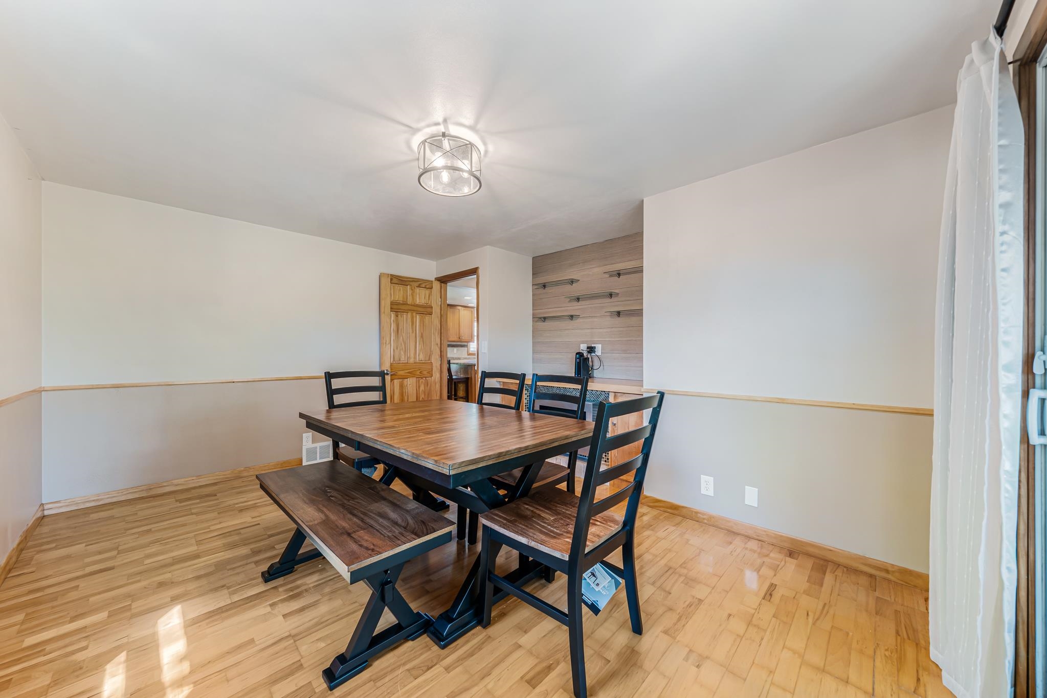 1932 MAPLECREST Drive
