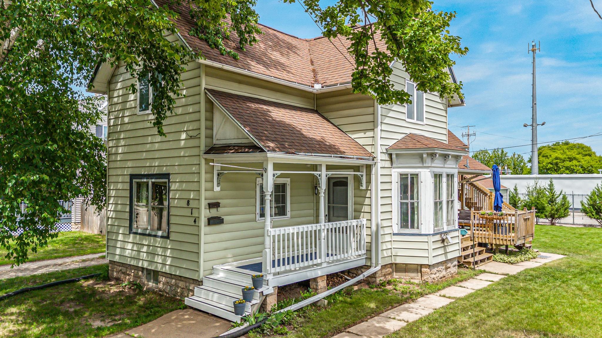 814 N DREW Street