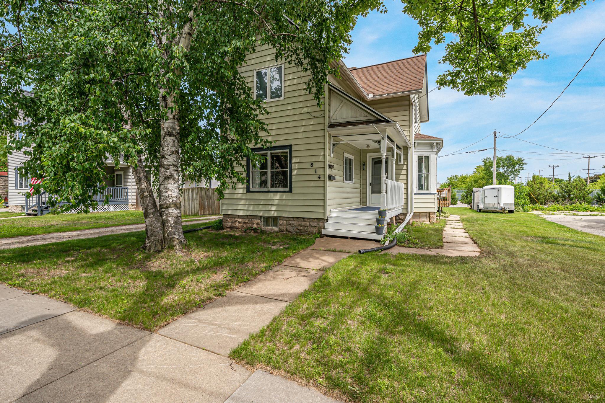 814 N DREW Street